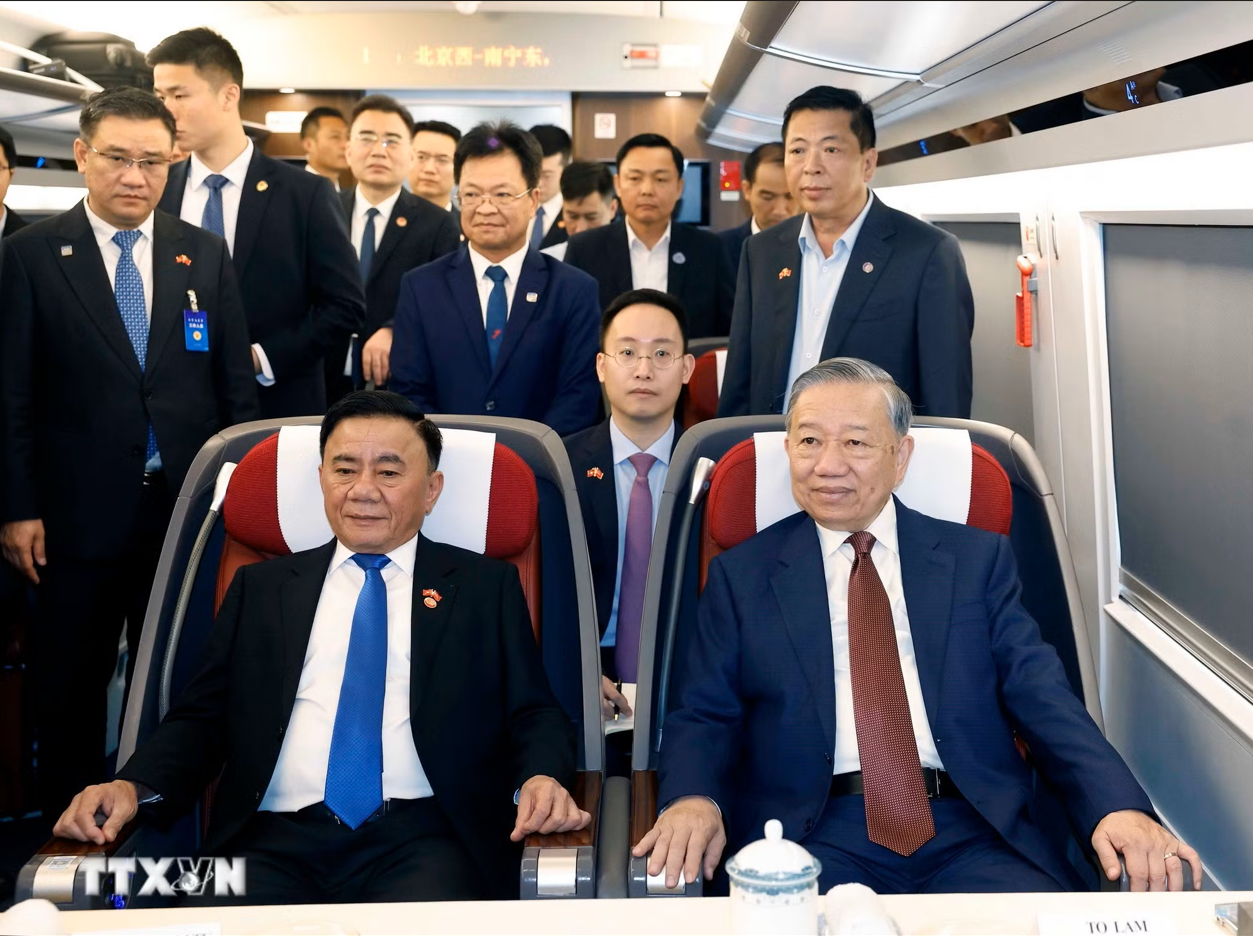 Tổng B&iacute; thư, Chủ tịch nước T&ocirc; L&acirc;m rời Bắc Kinh tới thăm Nam Ninh bằng t&agrave;u cao tốc - Ảnh 2.