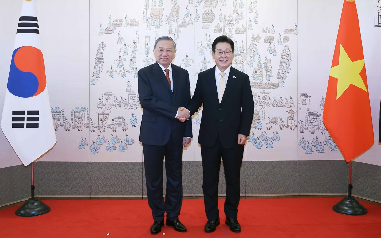 L&atilde;nh đạo c&aacute;c tập đo&agrave;n h&agrave;ng đầu H&agrave;n Quốc th&aacute;p t&ugrave;ng Tổng thống thăm Việt Nam - Ảnh 2.