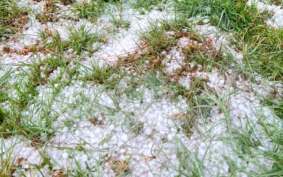 Mưa đ&aacute; li&ecirc;n tục ở Quảng Ng&atilde;i: Thời tiết cực đoan th&aacute;ng 4 năm 2026 - Ảnh 2.