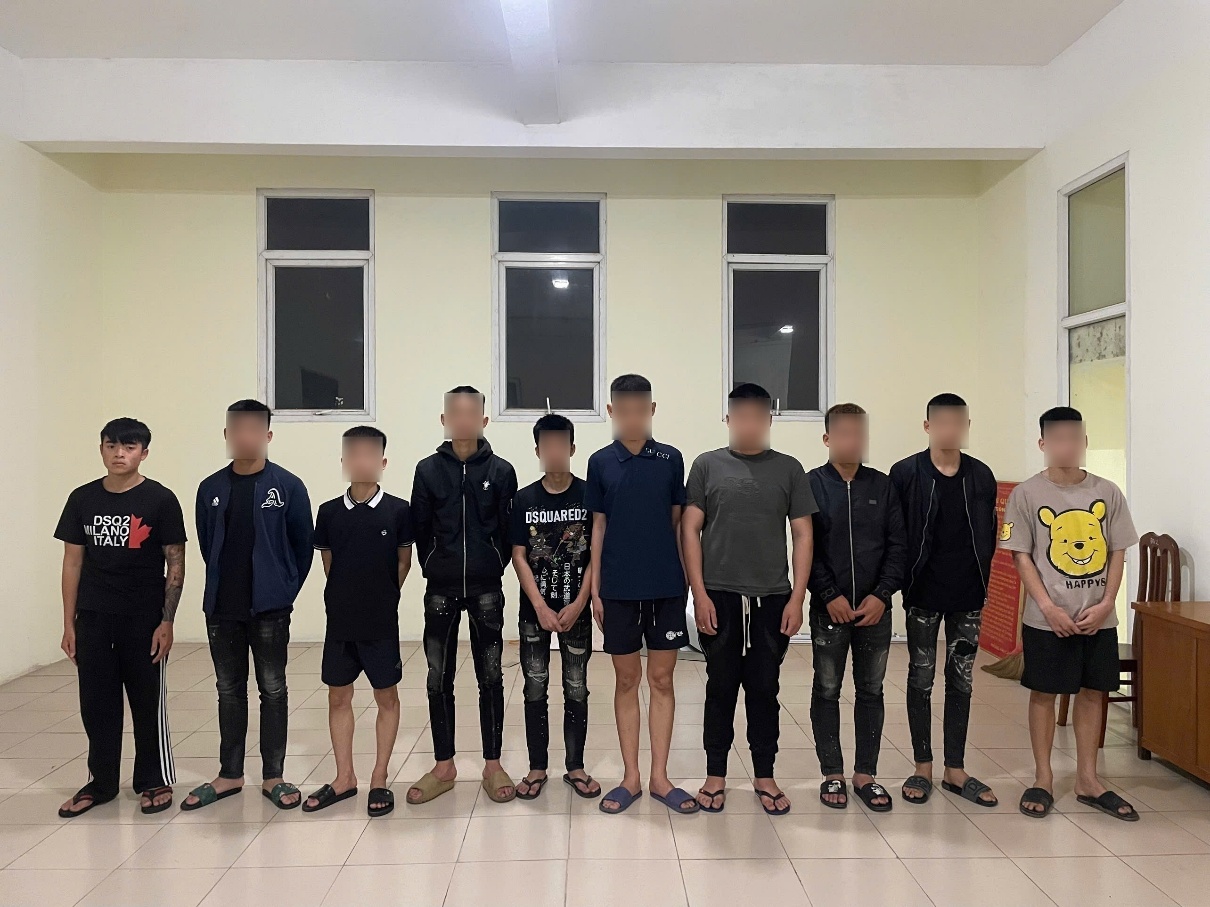 Khởi tố 3 thanh niên sử dụng vũ khí Gây thương vong trên phố Hưng Yên - Ảnh 2.