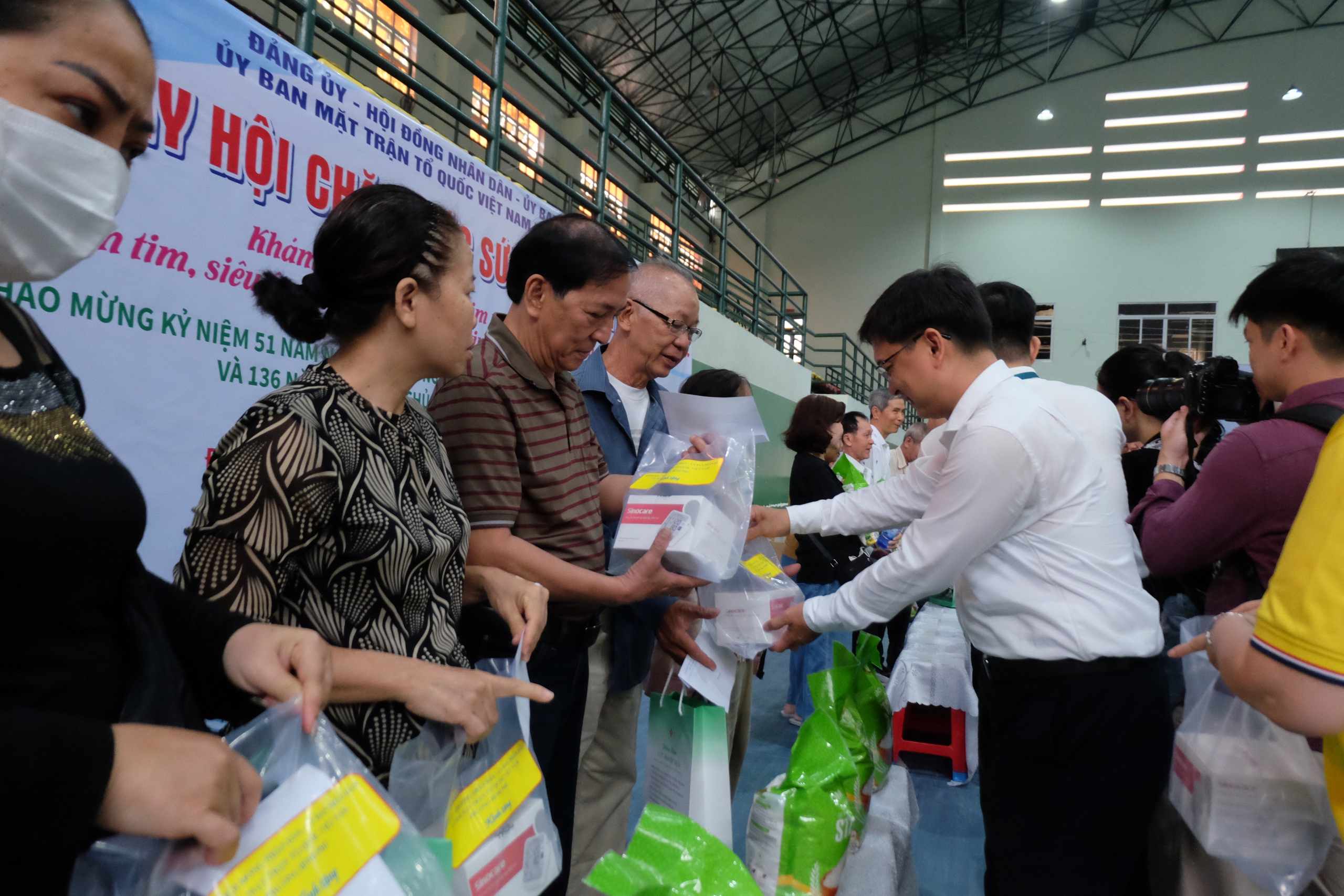 TPHCM ra quân khám sức khỏe, khám sàng lọc cho người dân - Ảnh 5.