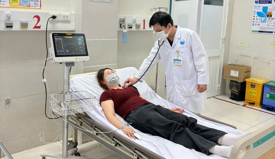 Xử phạt đến 15 triệu đồng nếu không chuyển người bệnh cấp cứu đến cơ sở phù hợp - Ảnh 1.