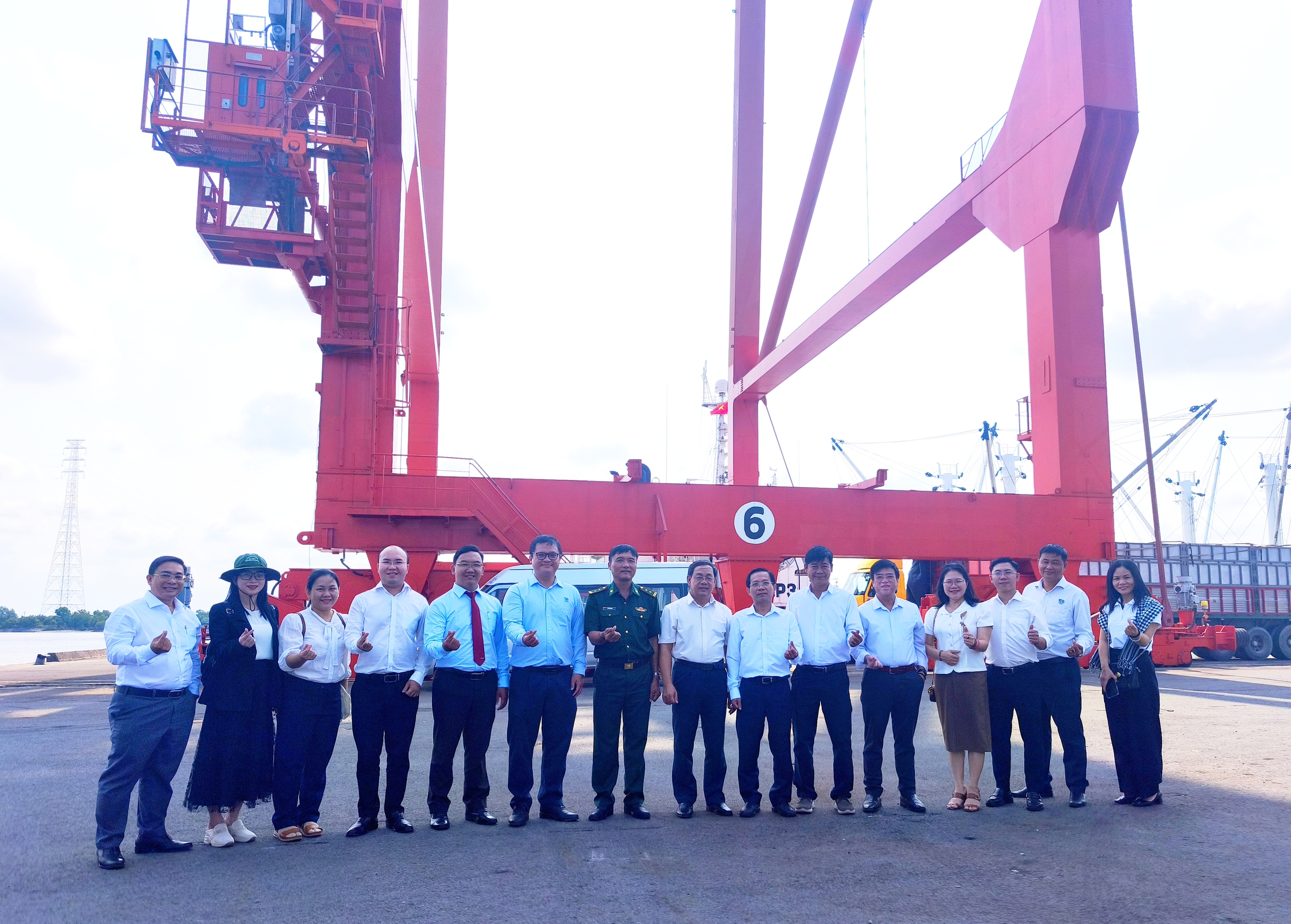 Nêu cao trách nhiệm của người Đảng viên trong xây dựng và bảo vệ Tổ quốc thời kỳ mới - Ảnh 1.