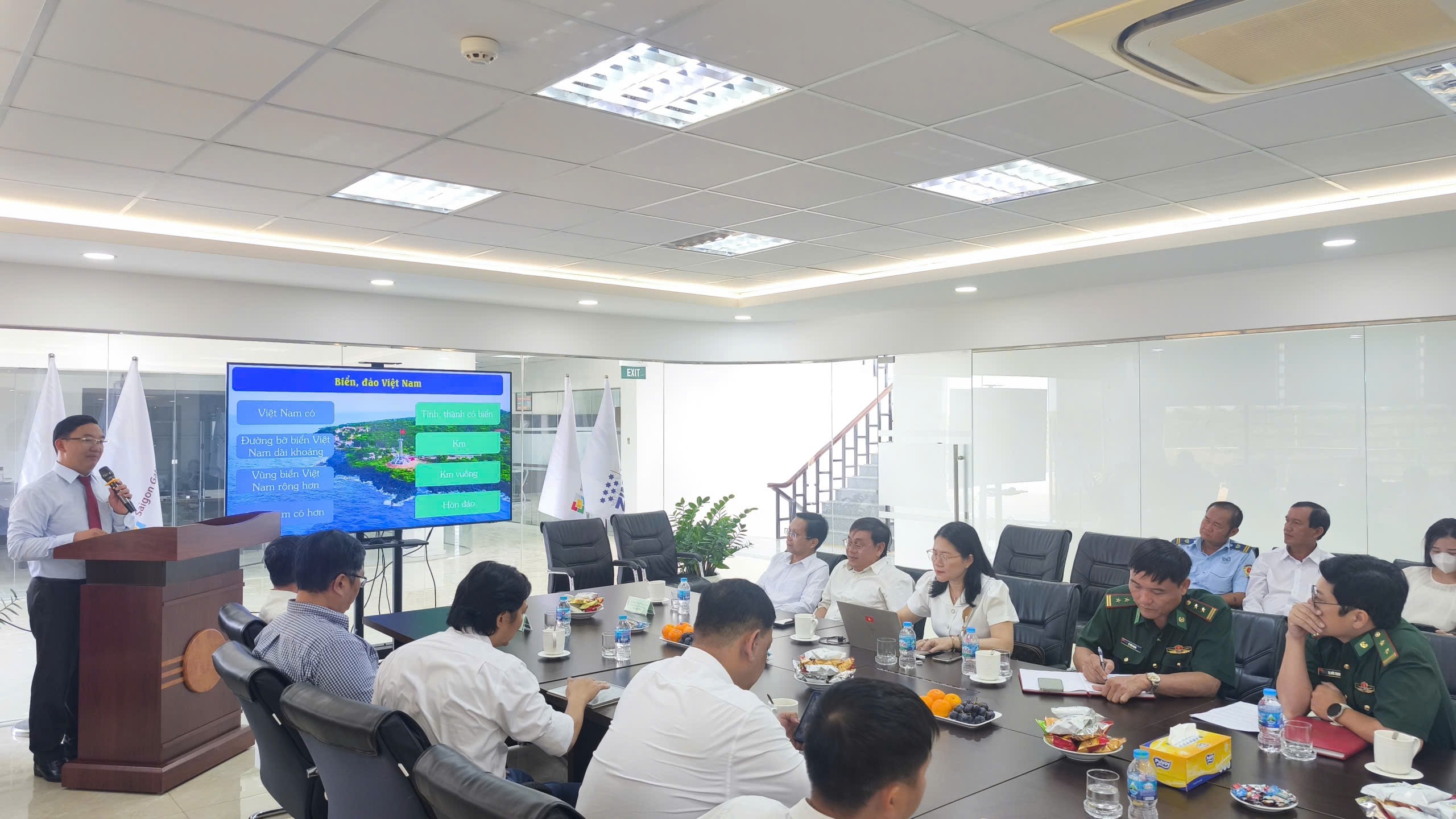 Nêu cao trách nhiệm của người Đảng viên trong xây dựng và bảo vệ Tổ quốc thời kỳ mới - Ảnh 2.