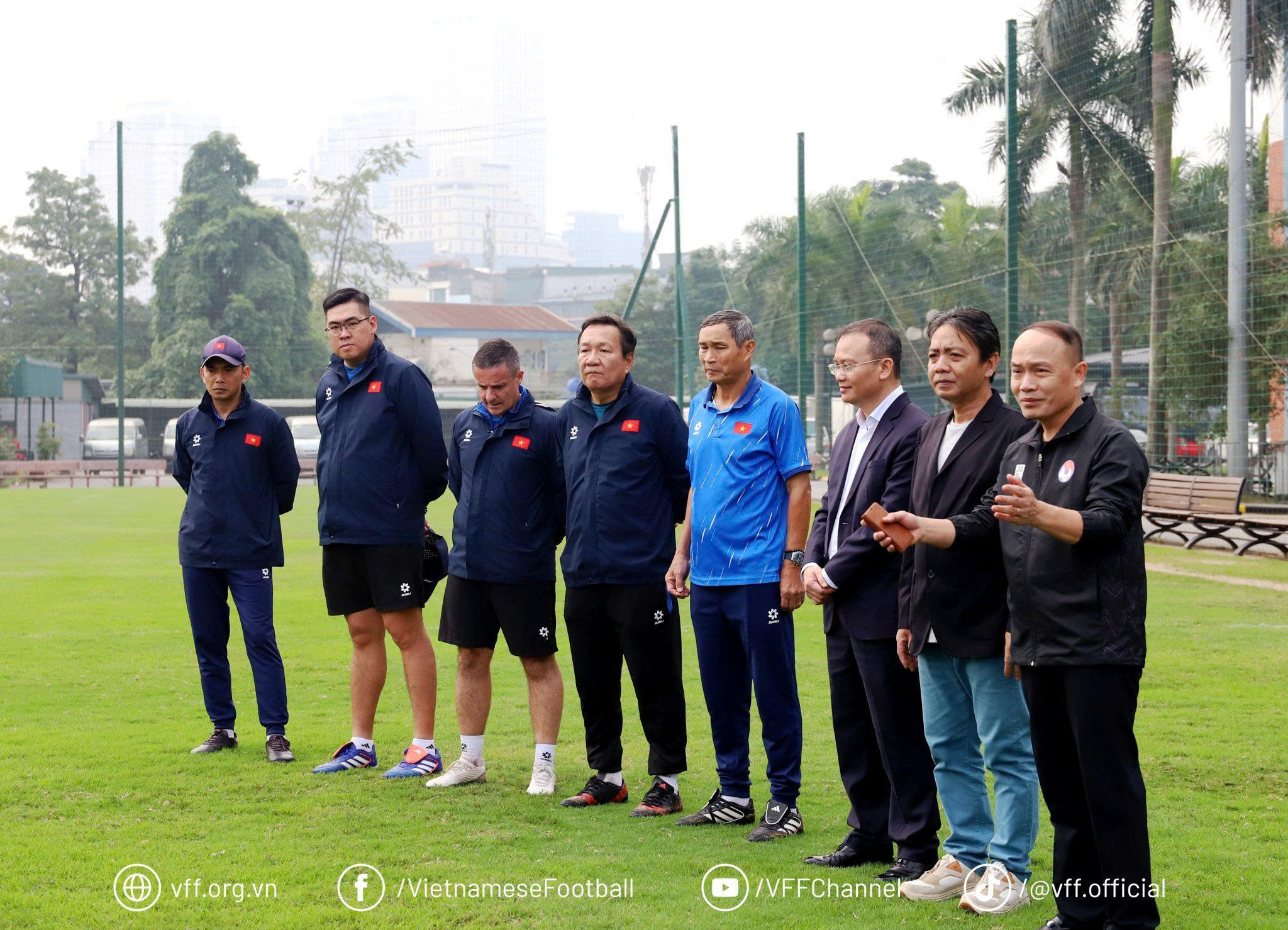 Áp lực lớn cho tân HLV tuyển nữ Việt Nam - Ảnh 2.