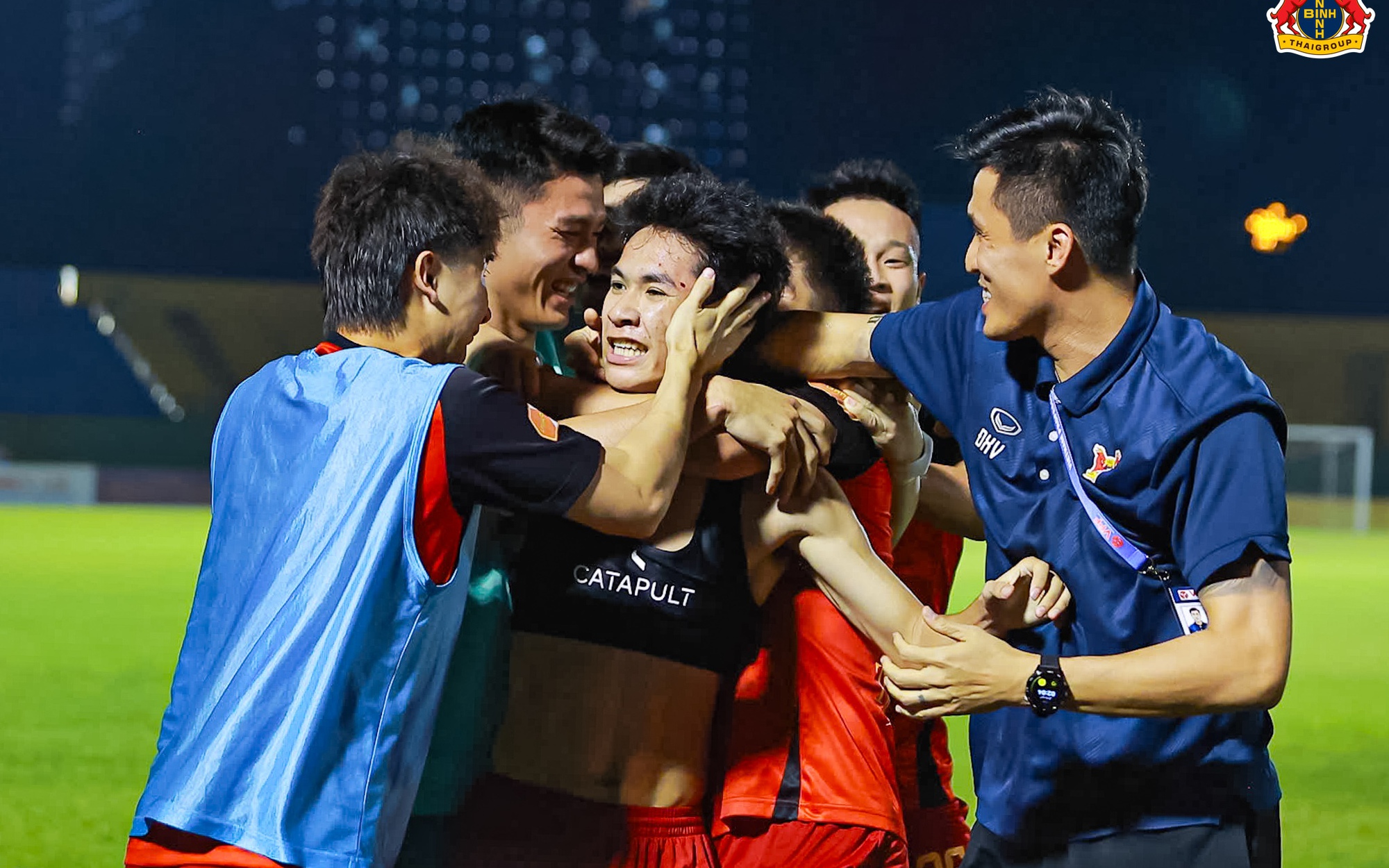 V&ograve;ng 19 V-League: Ninh B&igrave;nh tiếp tục thăng hoa, Thanh H&oacute;a chia điểm đ&aacute;ng tiếc - Ảnh 2.