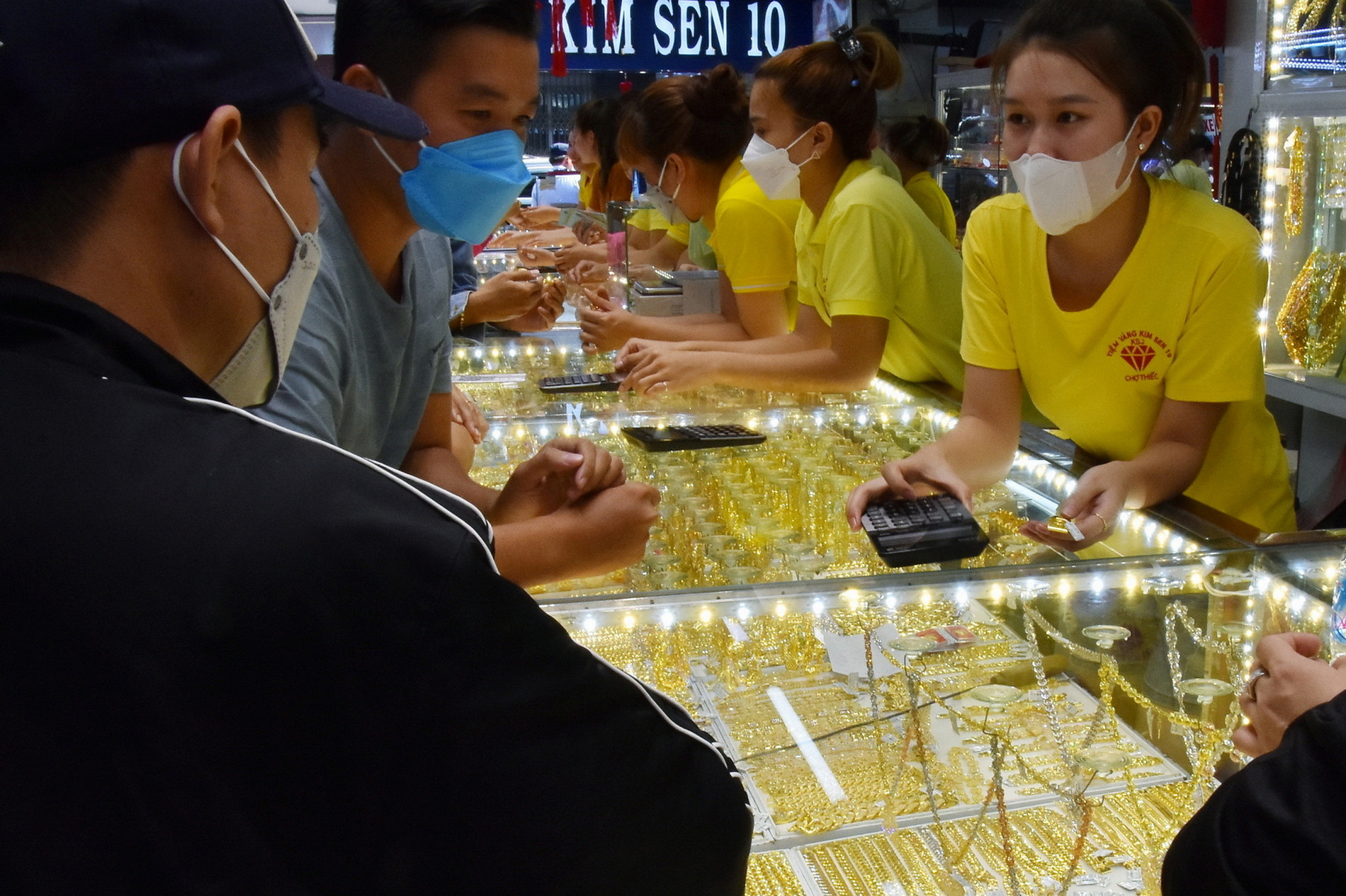 Giá vàng hôm nay, 18-4: Bật tăng trở lại - Ảnh 1.