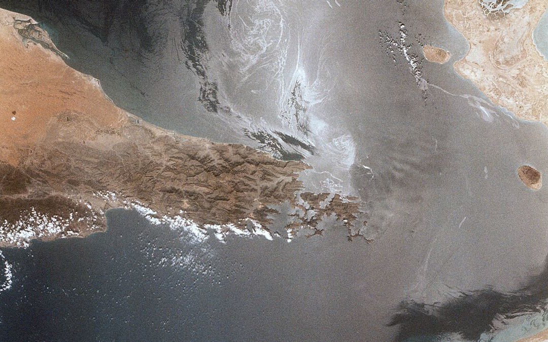 N&Oacute;NG: Iran tuy&ecirc;n bố t&aacute;i đ&oacute;ng cửa eo biển Hormuz - Ảnh 2.