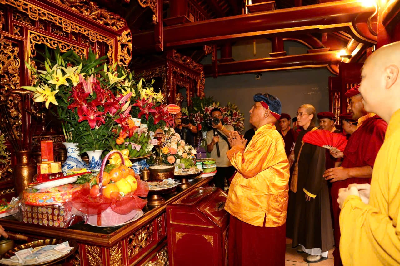 Đức Gyalwang Drukpa lần đầu thăm Đền Hùng - Ảnh 3.