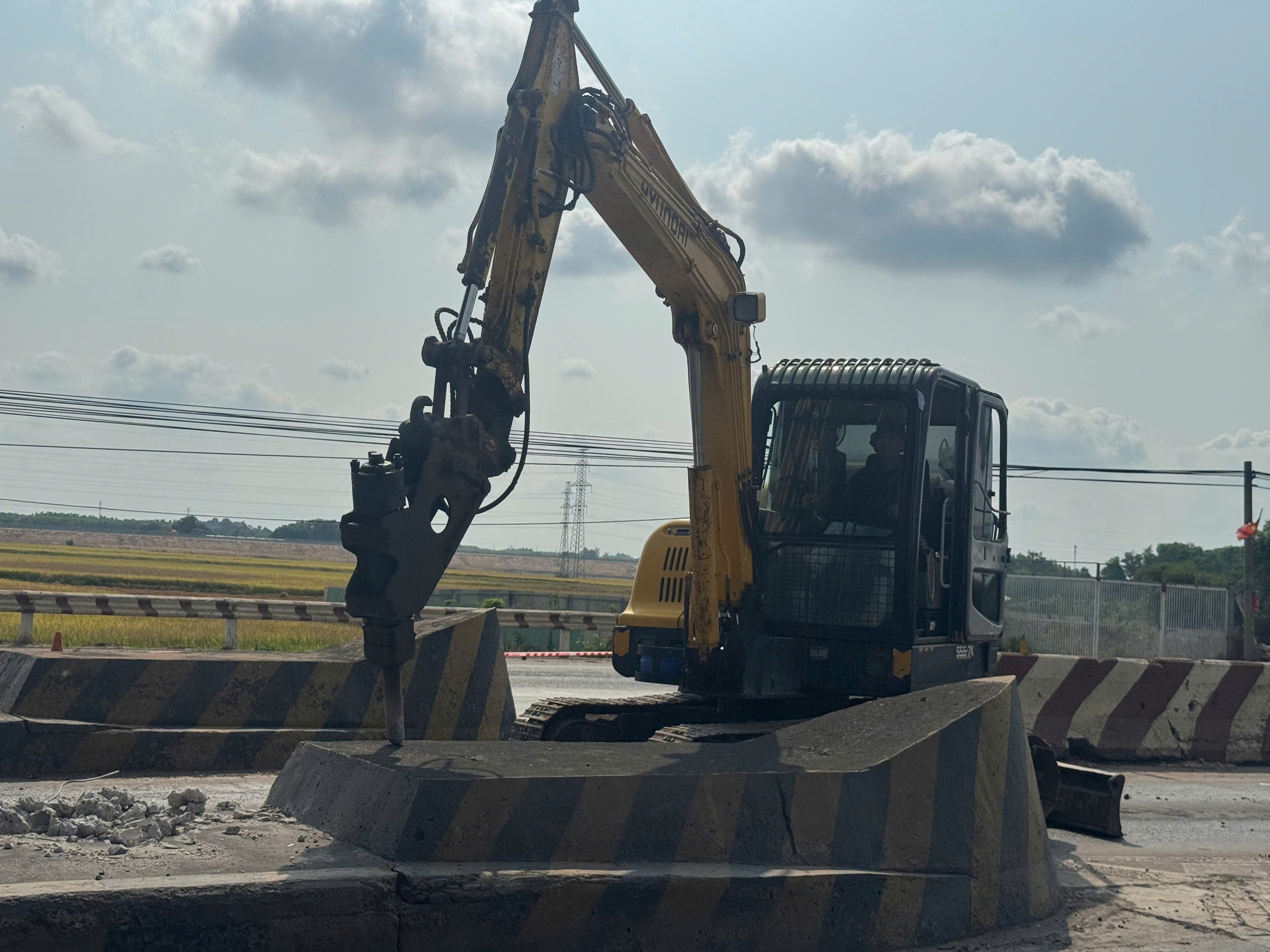 Tháo dỡ trạm thu phí trên Quốc lộ 51: Bước tiến mới cho giao thông Đồng Nai - TPHCM - Ảnh 6.