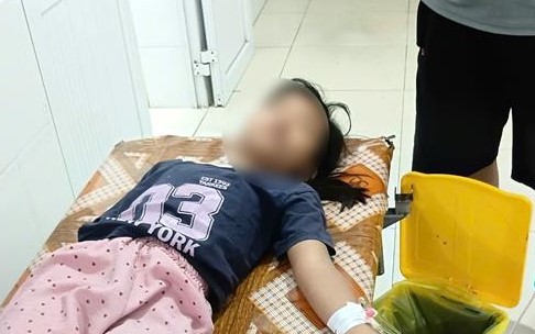 Thông tin mới vụ 64 người nhập viện sau khi ăn bánh mì - Ảnh 2.