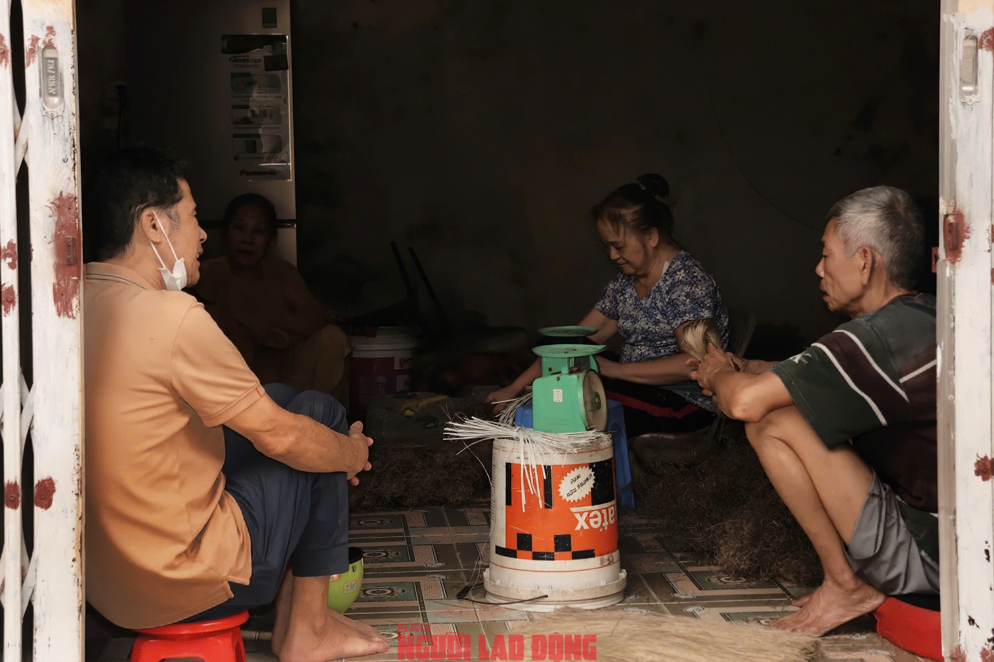 VIDEO: L&agrave;ng Cự Đ&agrave; - giữ hồn l&agrave;ng cổ qua những sợi miến dong truyền thống - Ảnh 14.