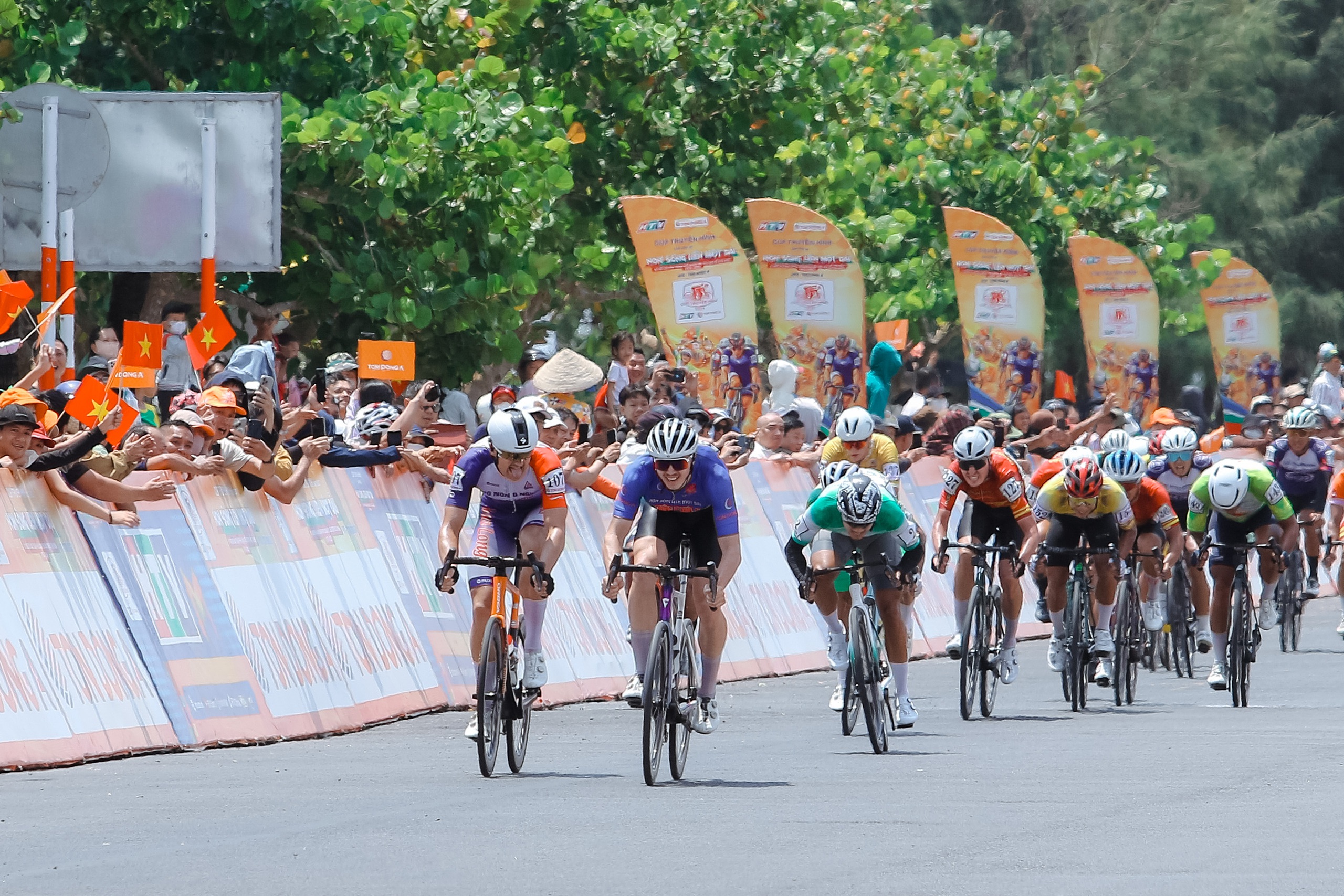 Marchuk Dzianis lần thứ 5 thắng chặng C&uacute;p truyền h&igrave;nh, giữ vững &Aacute;o xanh &ndash; vua nước r&uacute;t - Ảnh 2.