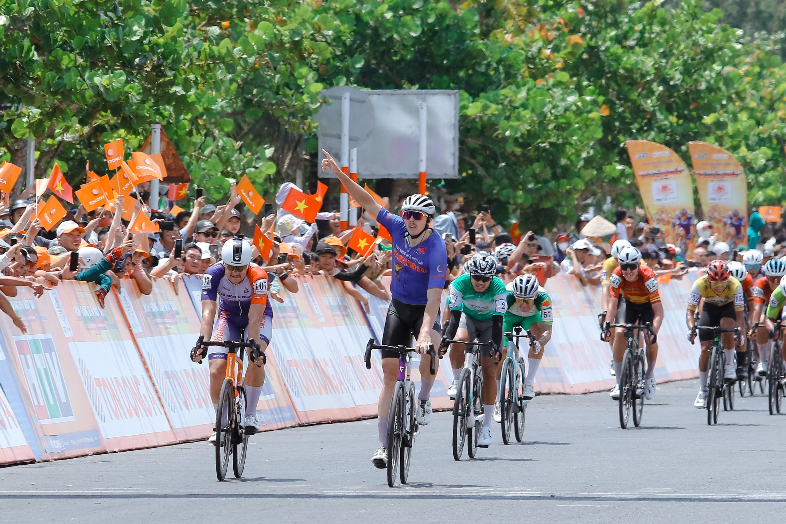 Marchuk Dzianis lần thứ 5 thắng chặng Cúp truyền hình, giữ vững Áo xanh – vua nước rút - Ảnh 6.