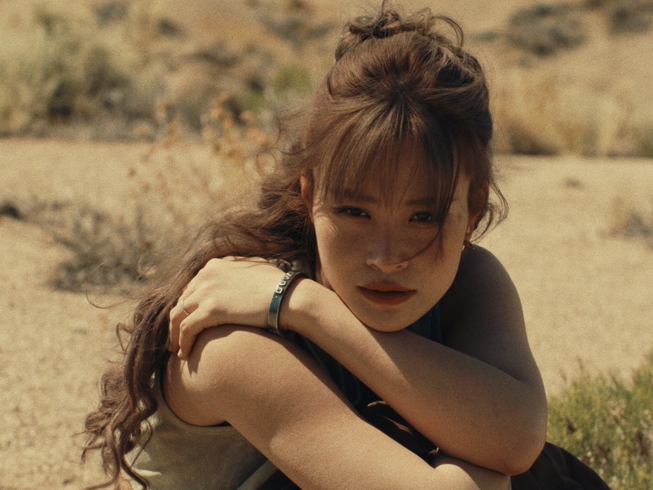 Mặt trời cô độc của Đông Nhi  - Ảnh 2.