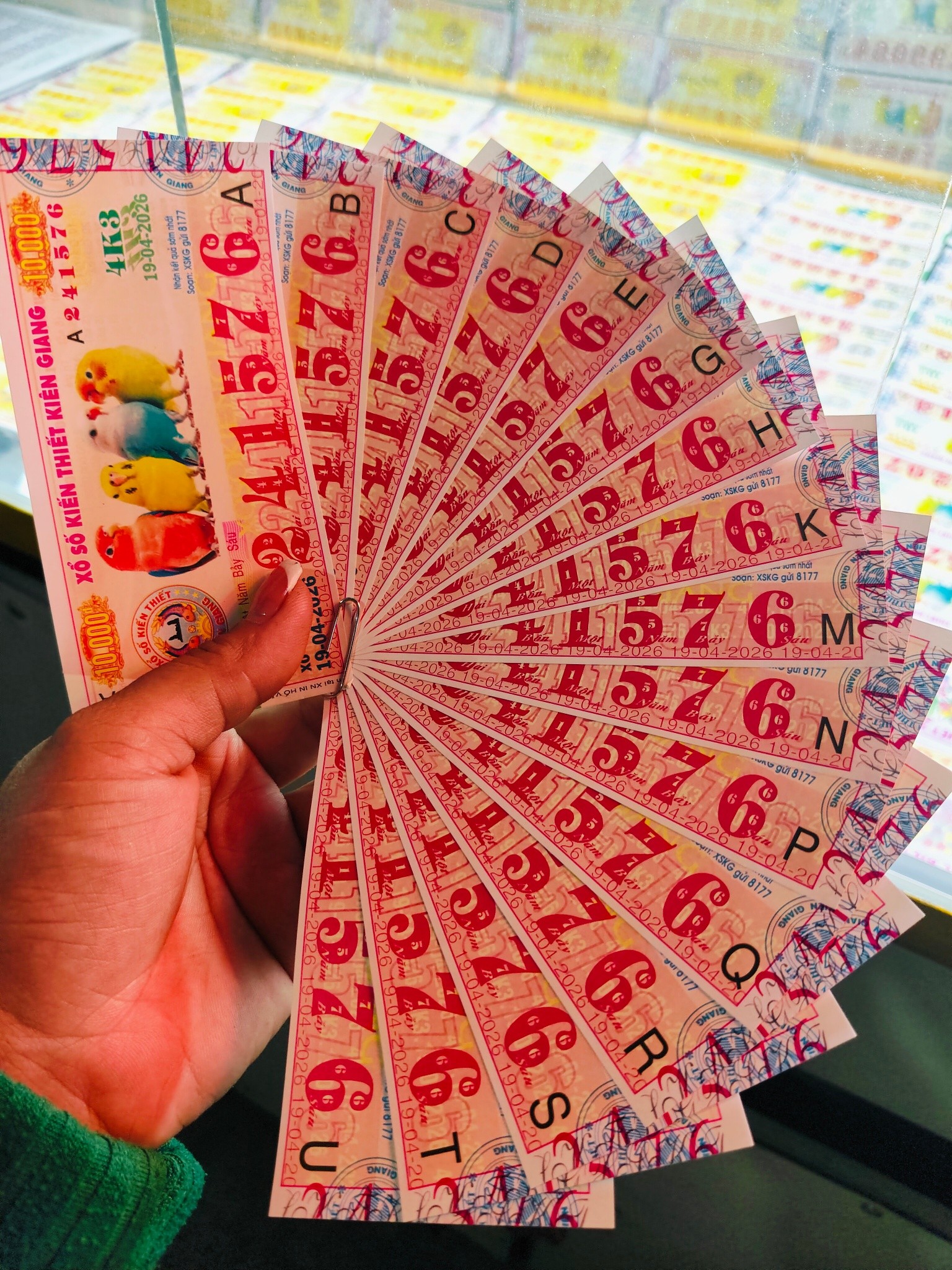 Sáng 19-4, nhiều người ở TPHCM, Vĩnh Long và Cà Mau trúng xổ số miền Nam - Ảnh 7.