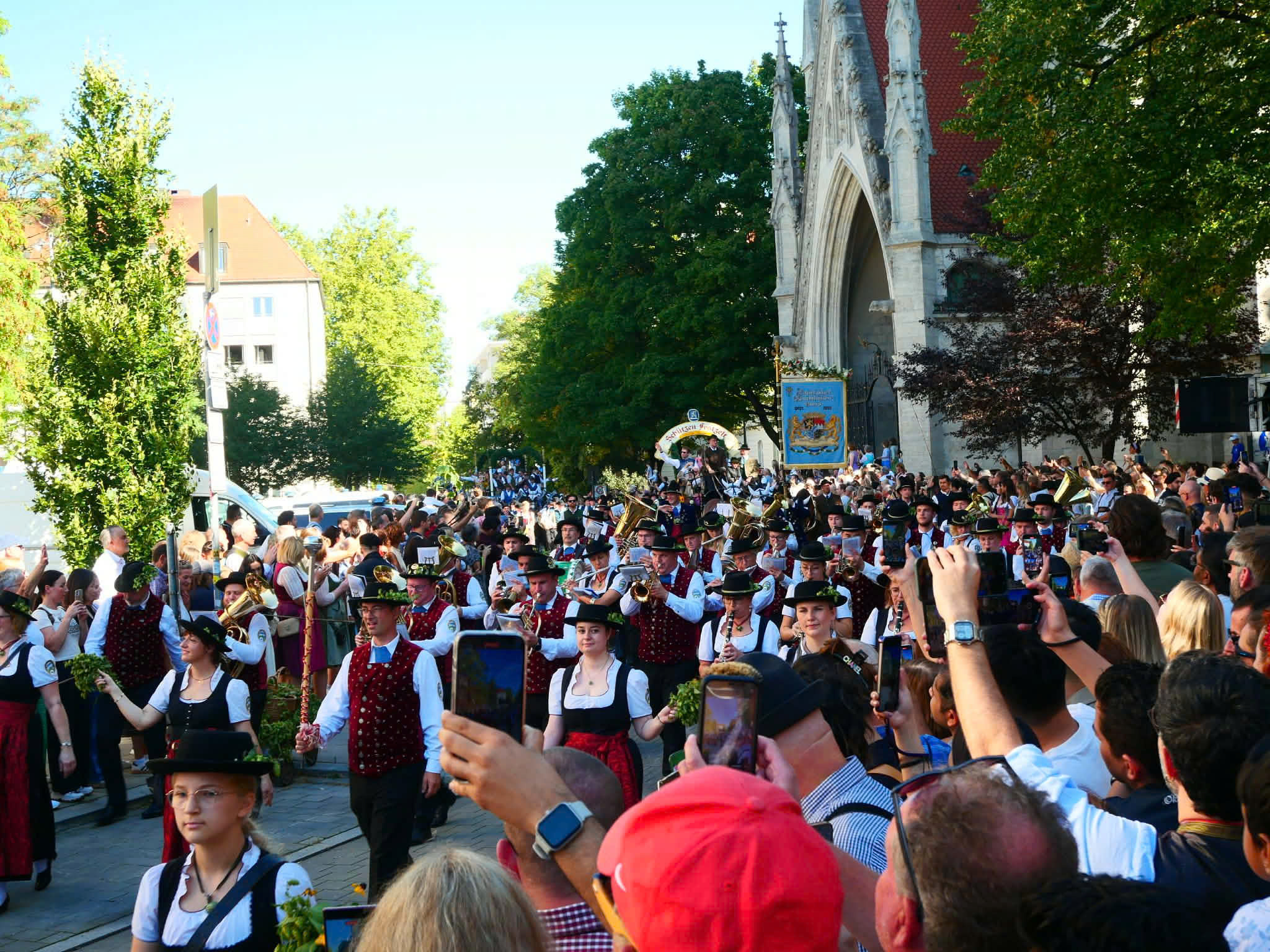 Munich: Truyền thống, kỳ vĩ và năng động - Ảnh 3.