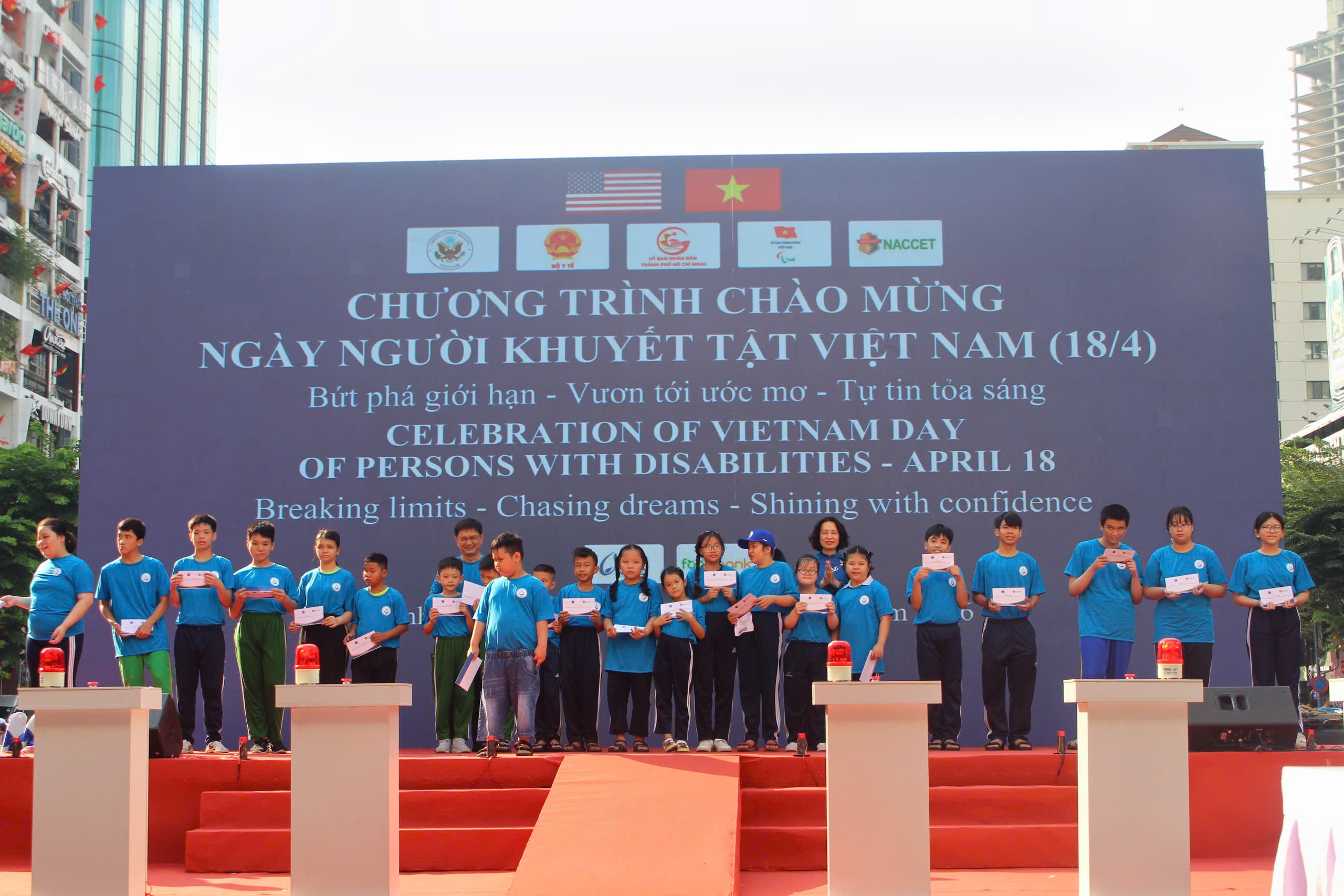 Hơn 1.300 người tham gia Ngày Người khuyết tật Việt Nam tại phố đi bộ Nguyễn Huệ  - Ảnh 5.