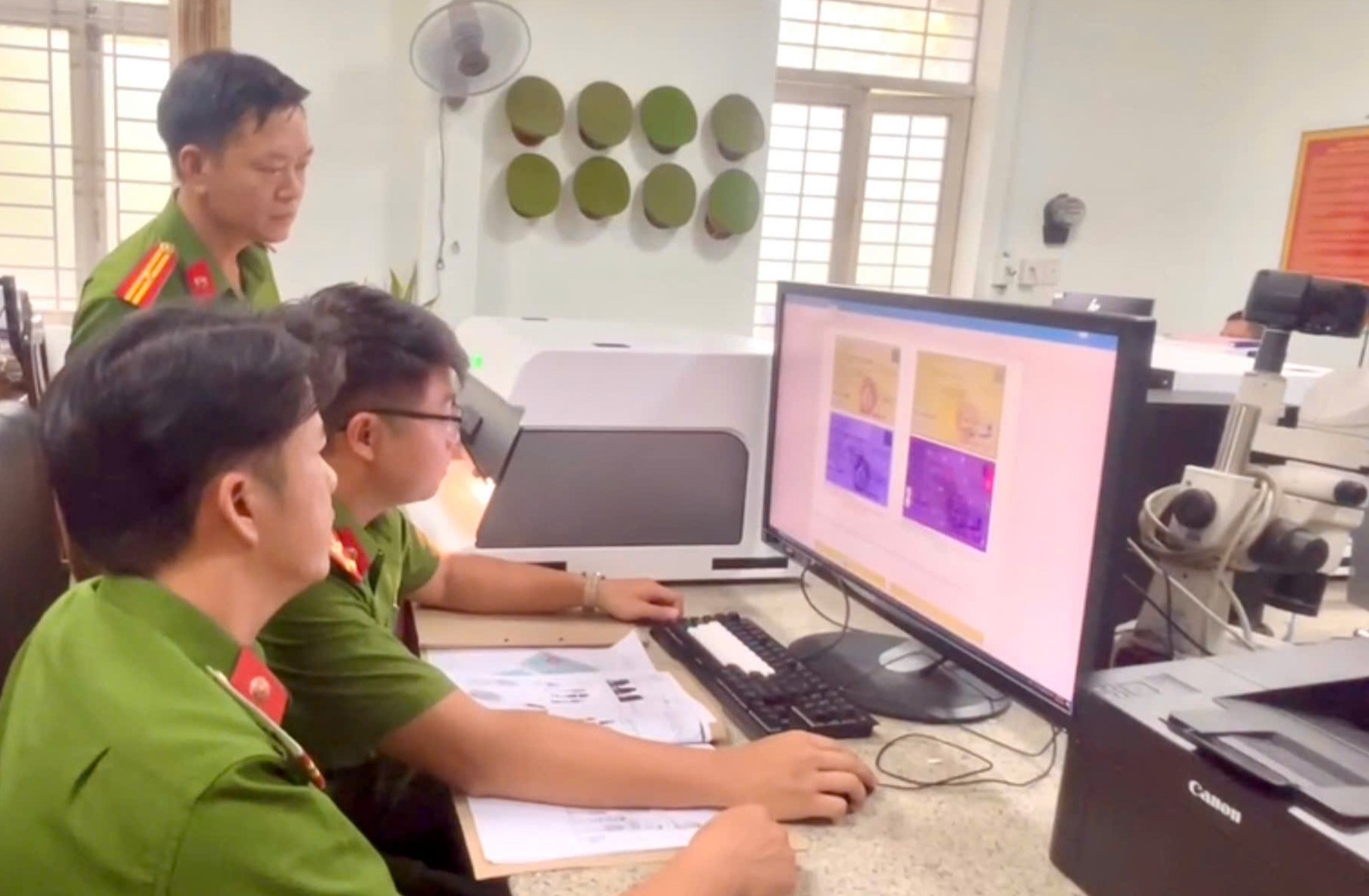 Thủ đoạn lừa đảo 28 tỉ đồng của cán bộ địa chính tại Đồng Nai - Ảnh 2.