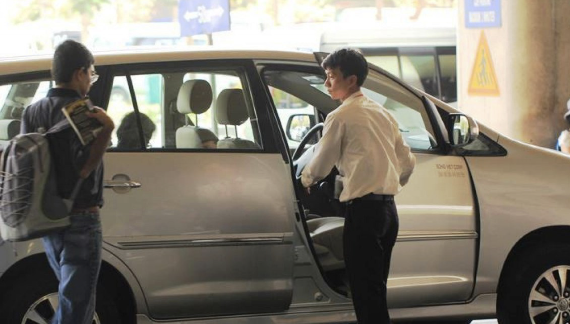 Công an Hà Nội xử lý vi phạm giao thông xe ghép và xe tiện chuyến - Ảnh 1.