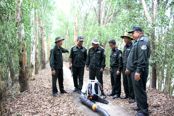 Dồn sức giữ rừng trong m&ugrave;a kh&ocirc; - Ảnh 2.