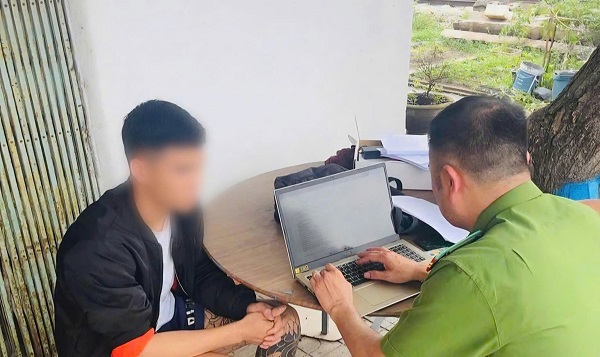 Bắt khẩn cấp đối tượng điều khiển xe t&ocirc;ng c&aacute;n bộ CSGT bị thương - Ảnh 1.