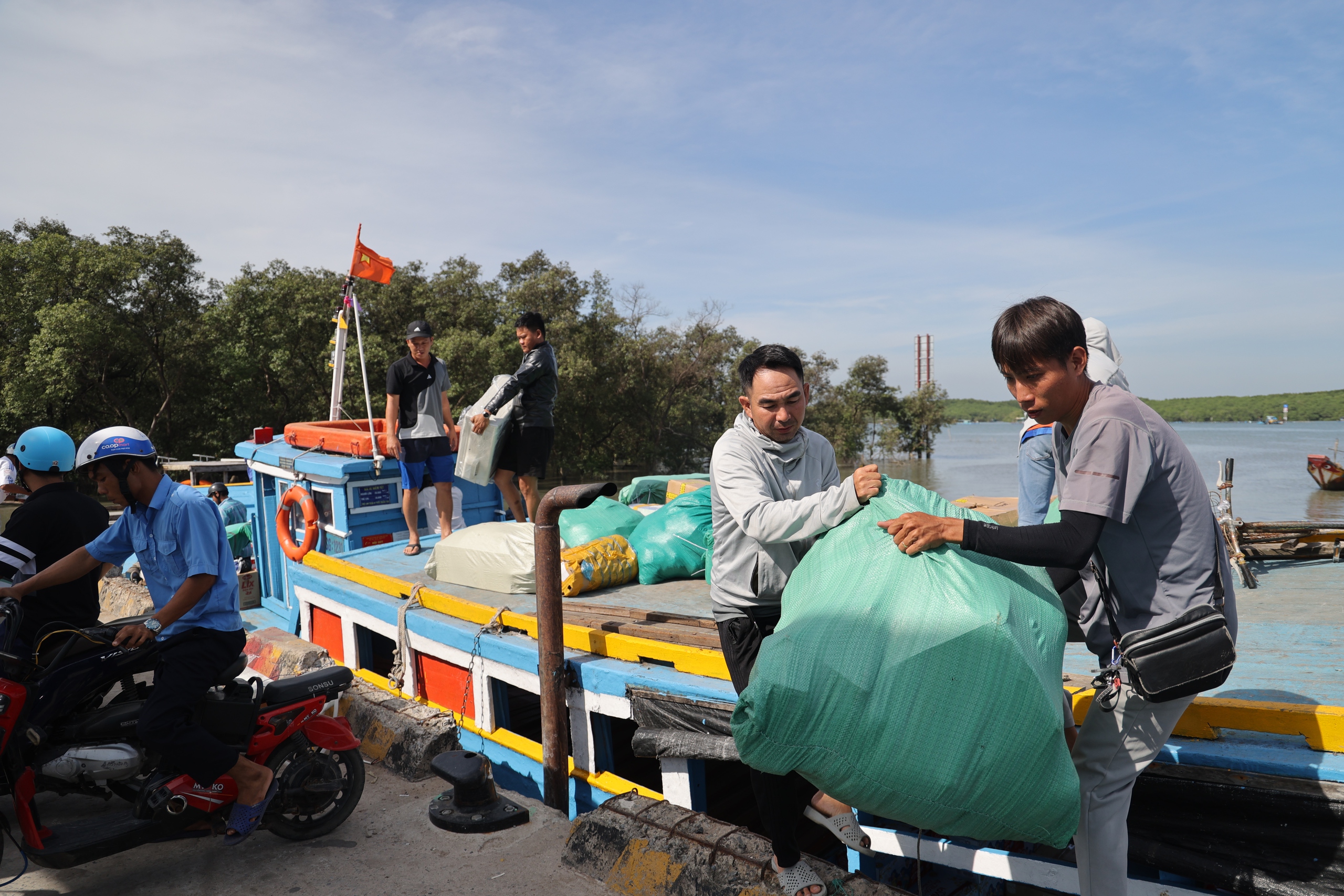Có được hoàn tiền khi đã mua BHYT nhưng được cấp thẻ miễn phí? - Ảnh 1.
