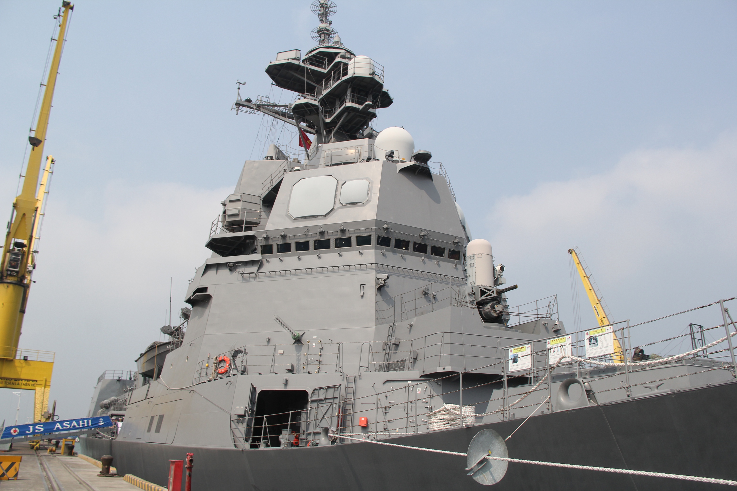 CLIP: Cận cảnh kh&iacute; t&agrave;i hiện đại b&ecirc;n trong t&agrave;u hộ vệ Asahi Nhật Bản - Ảnh 3.
