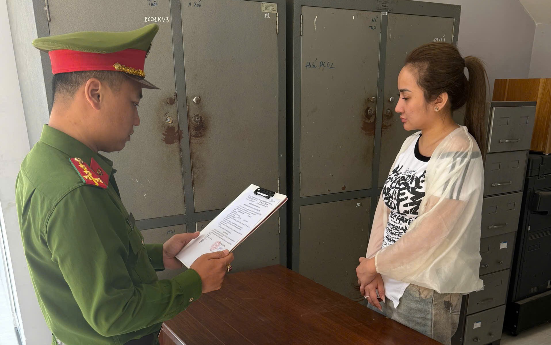 &ldquo;Nữ qu&aacute;i&rdquo; sa lưới sau v&agrave;i giờ trộm v&agrave;ng trị gi&aacute; 280 triệu đồng - Ảnh 2.