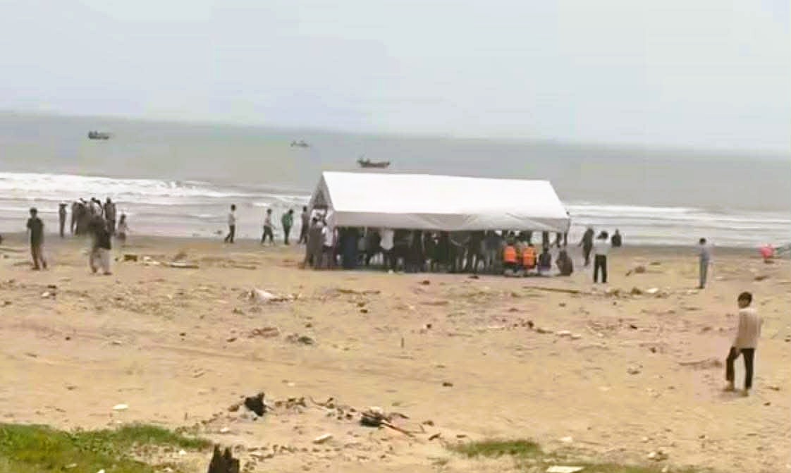 Đã tìm thấy thi thể 2 nam sinh 12 tuổi mất tích khi đi tắm biển - Ảnh 1.