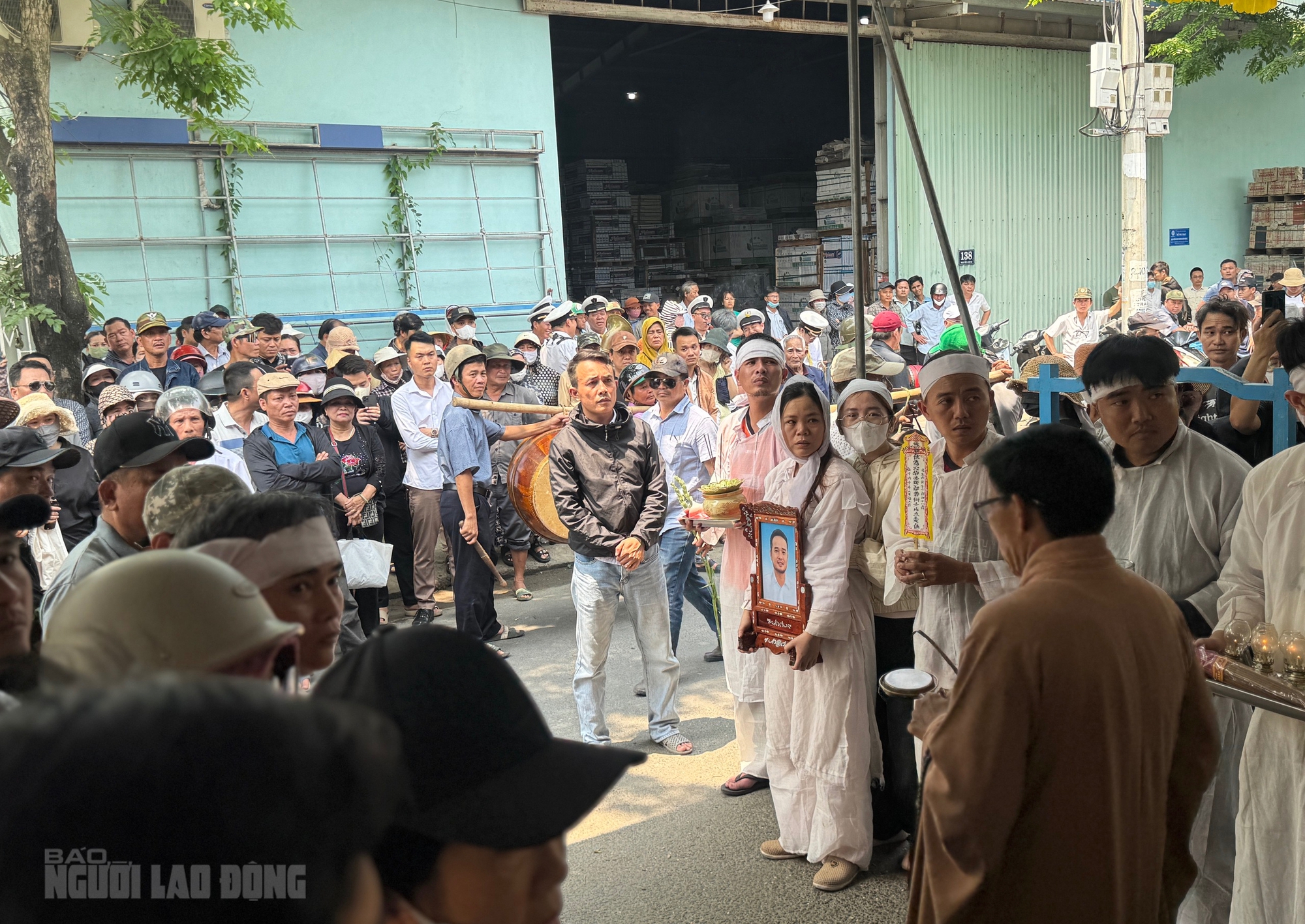 Vụ t&agrave;i xế taxi Biện Th&aacute;i Sơn bị s&aacute;t hại tại Quảng Trị: Nỗi đau mất m&aacute;t lớn - Ảnh 3.