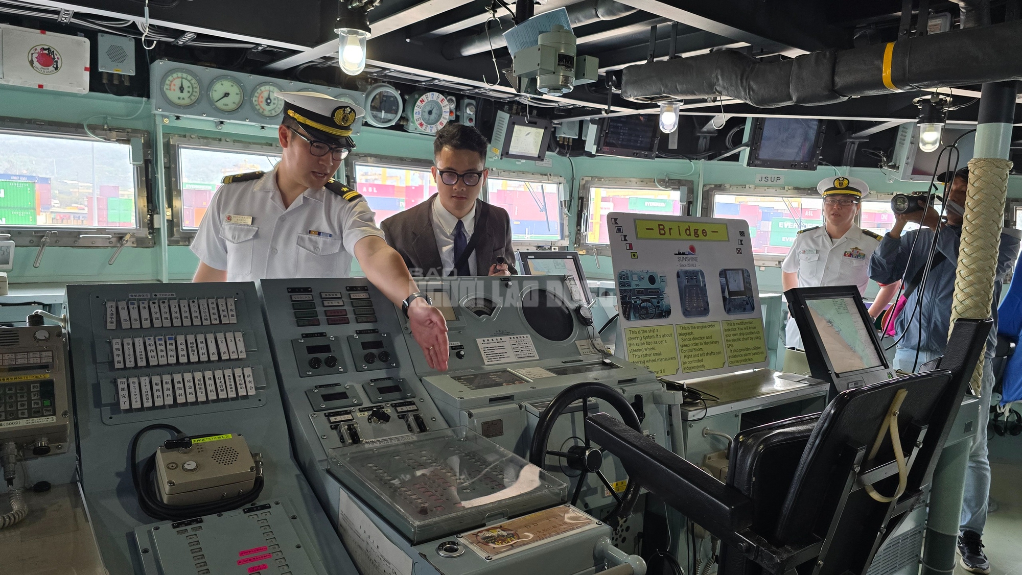 CLIP: Cận cảnh kh&iacute; t&agrave;i hiện đại b&ecirc;n trong t&agrave;u hộ vệ Asahi Nhật Bản - Ảnh 14.