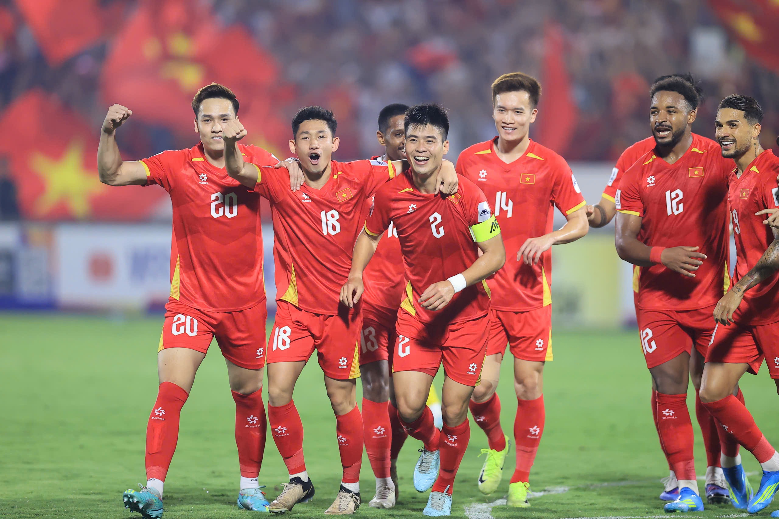 Trở lại Top 100 FIFA: Bóng đá Việt Nam cần làm gì? - Ảnh 1.