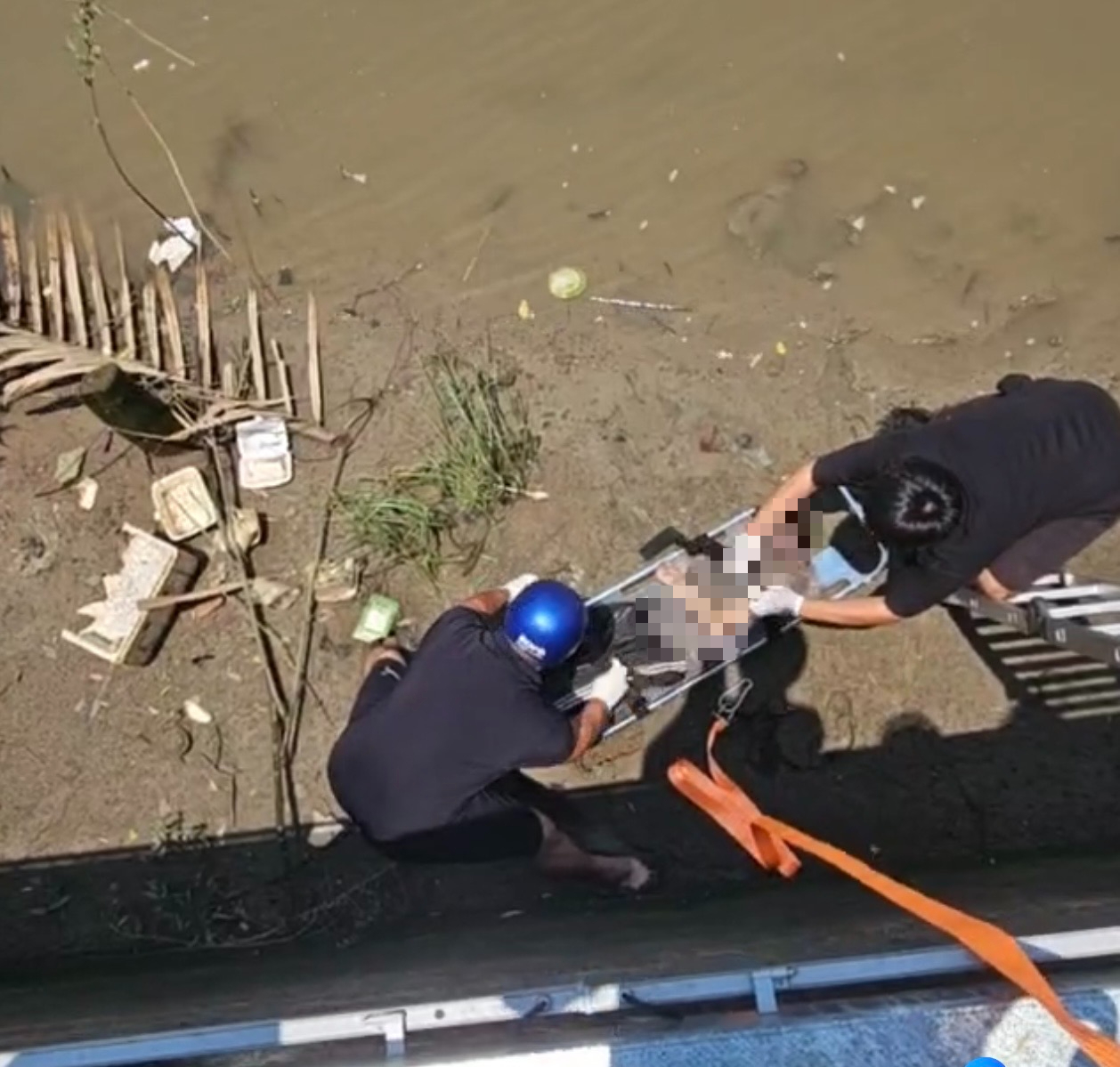 Phát hiện thi thể nam giới trôi dạt vào bờ sông Dinh - Ảnh 1.