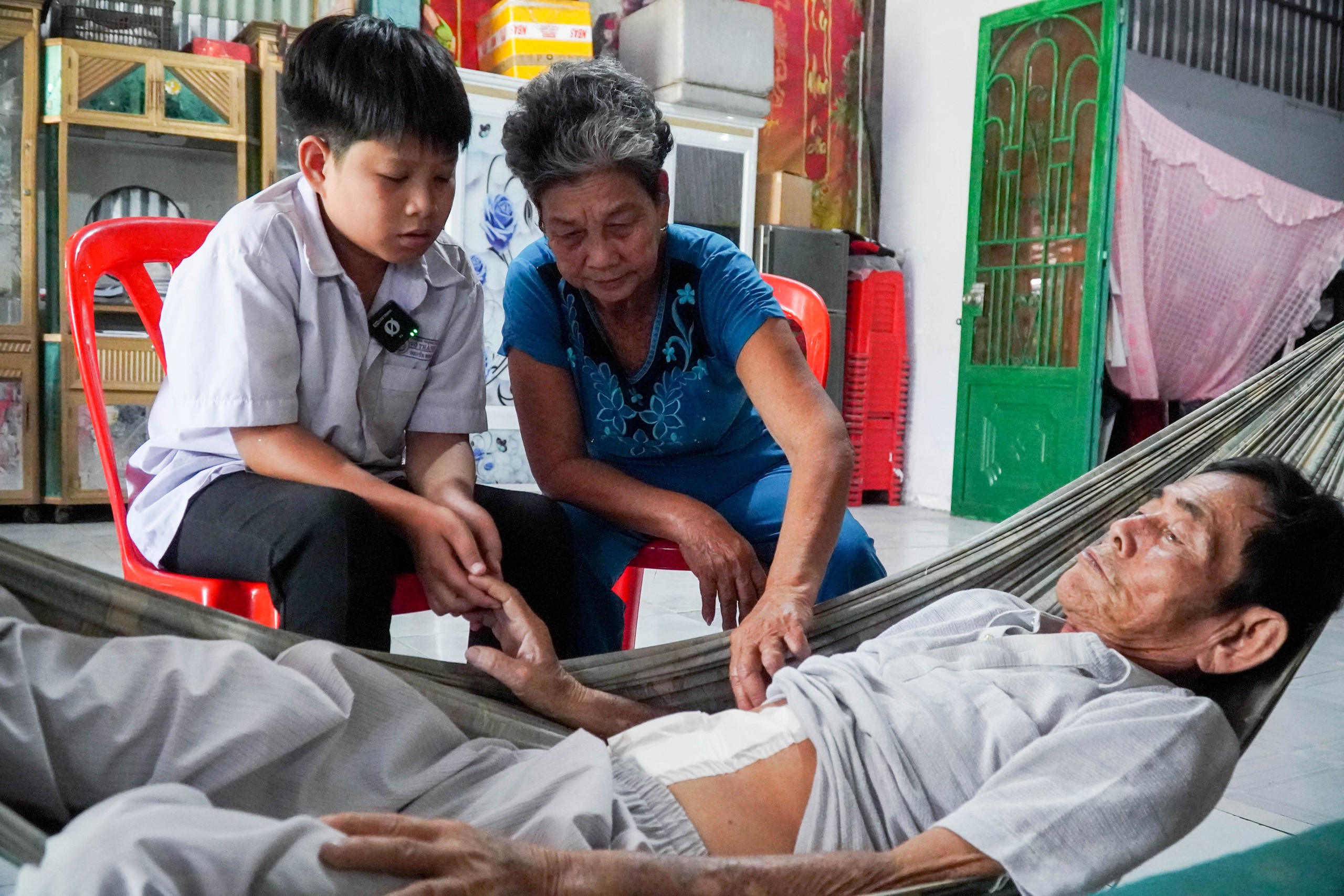 Ch&agrave;ng trai t&iacute; hon v&agrave; lời hứa với b&agrave; nội: "Con sẽ học đại học, con l&agrave;m được!" - Ảnh 6.