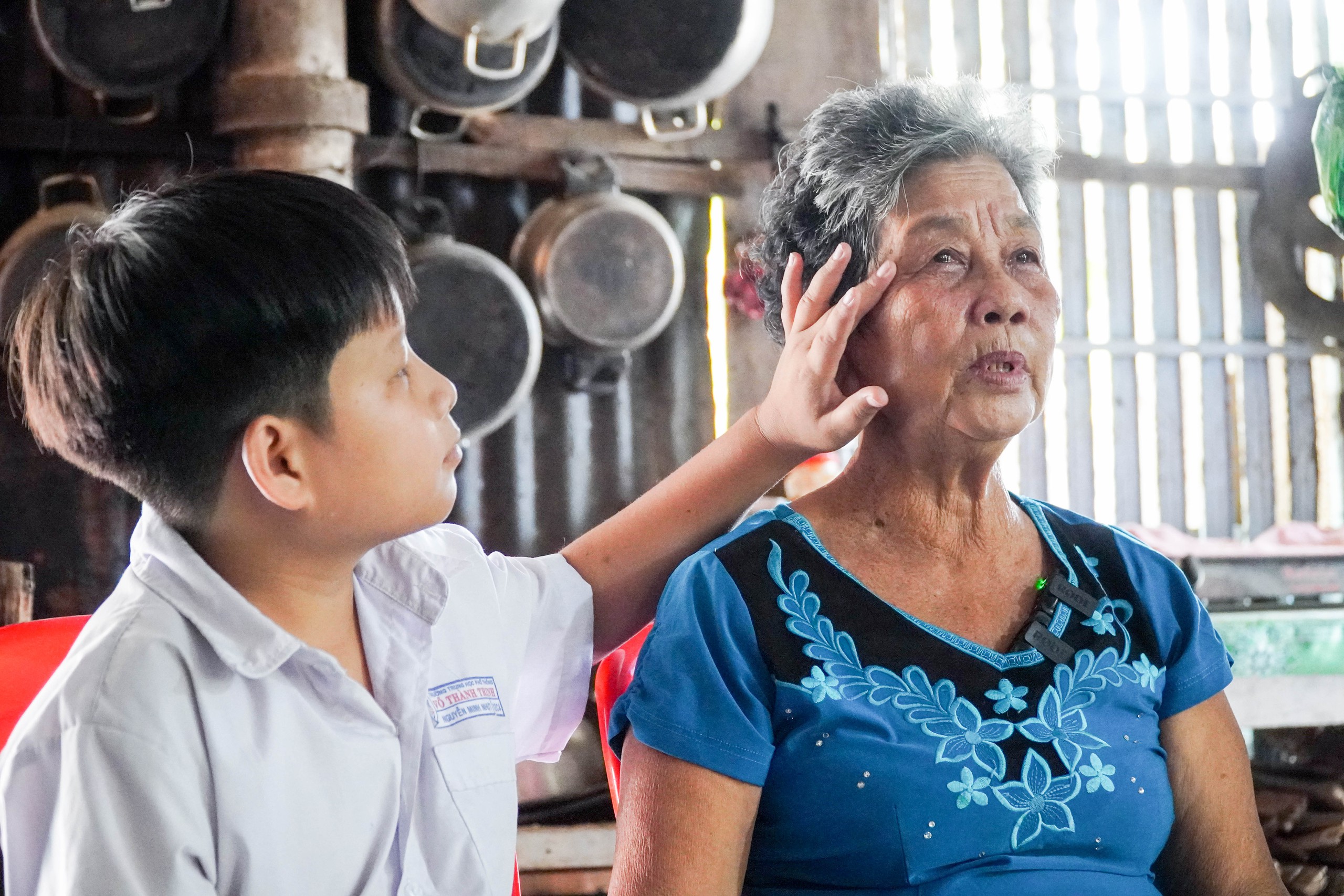 Ch&agrave;ng trai t&iacute; hon v&agrave; lời hứa với b&agrave; nội: "Con sẽ học đại học, con l&agrave;m được!" - Ảnh 7.