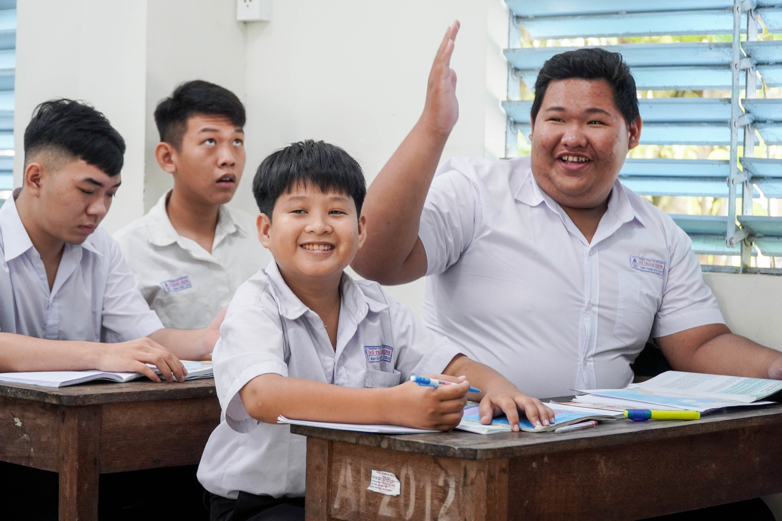 Ch&agrave;ng trai t&iacute; hon v&agrave; lời hứa với b&agrave; nội: "Con sẽ học đại học, con l&agrave;m được!" - Ảnh 4.