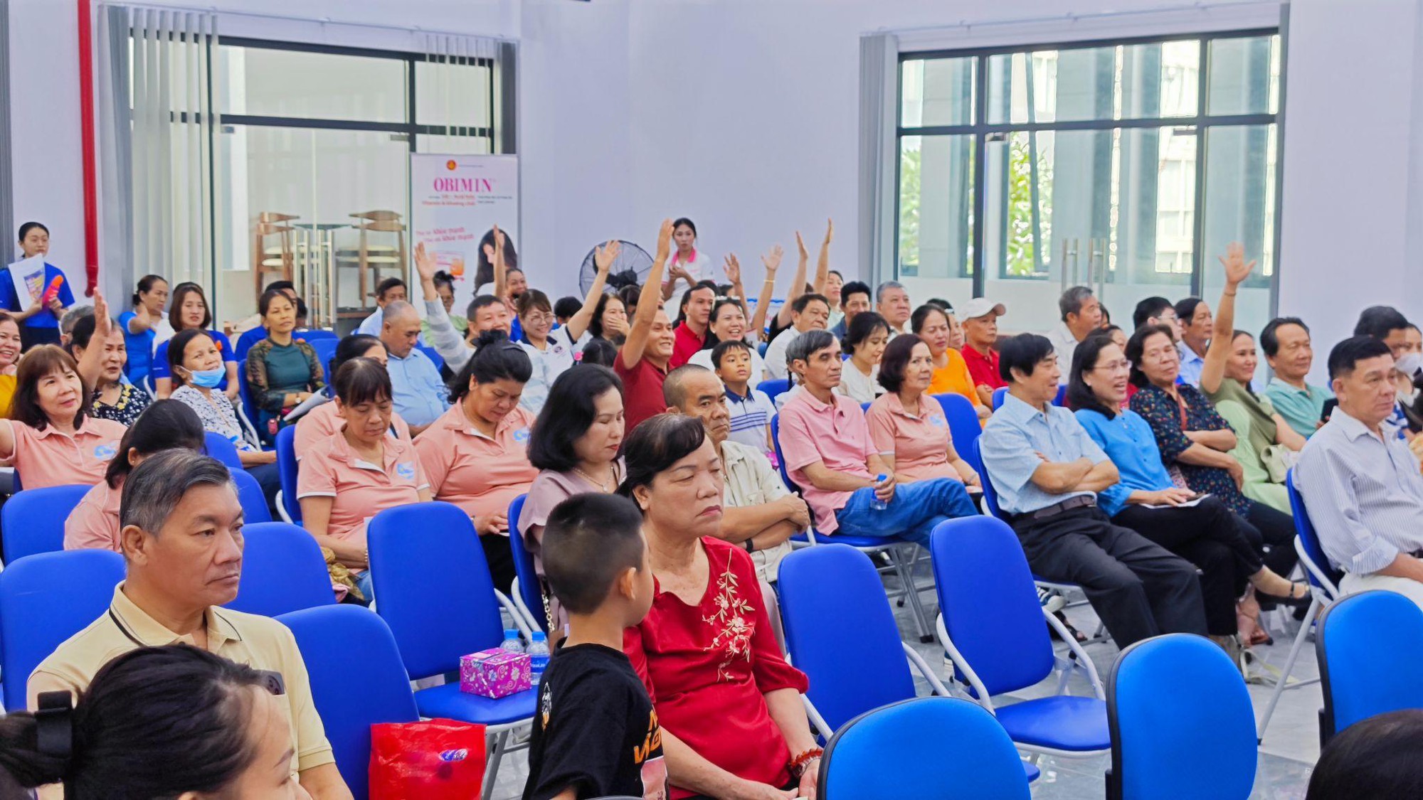 Cứ 3 phụ nữ, c&oacute; một người bị lo&atilde;ng xương - Ảnh 3.