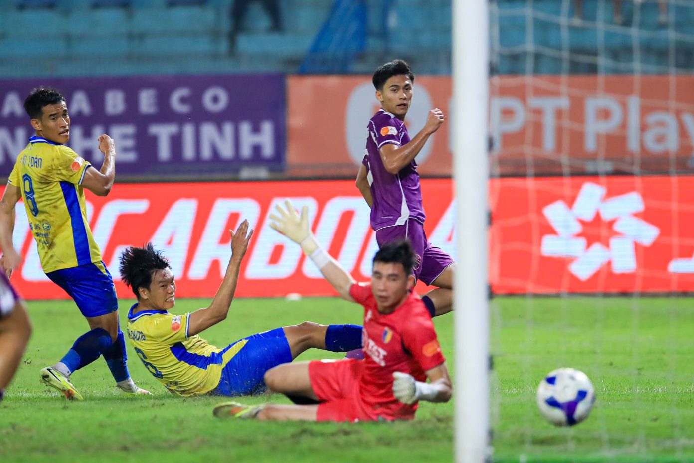 Đội bóng đất Thủ đánh mất bản sắc - Ảnh 6.