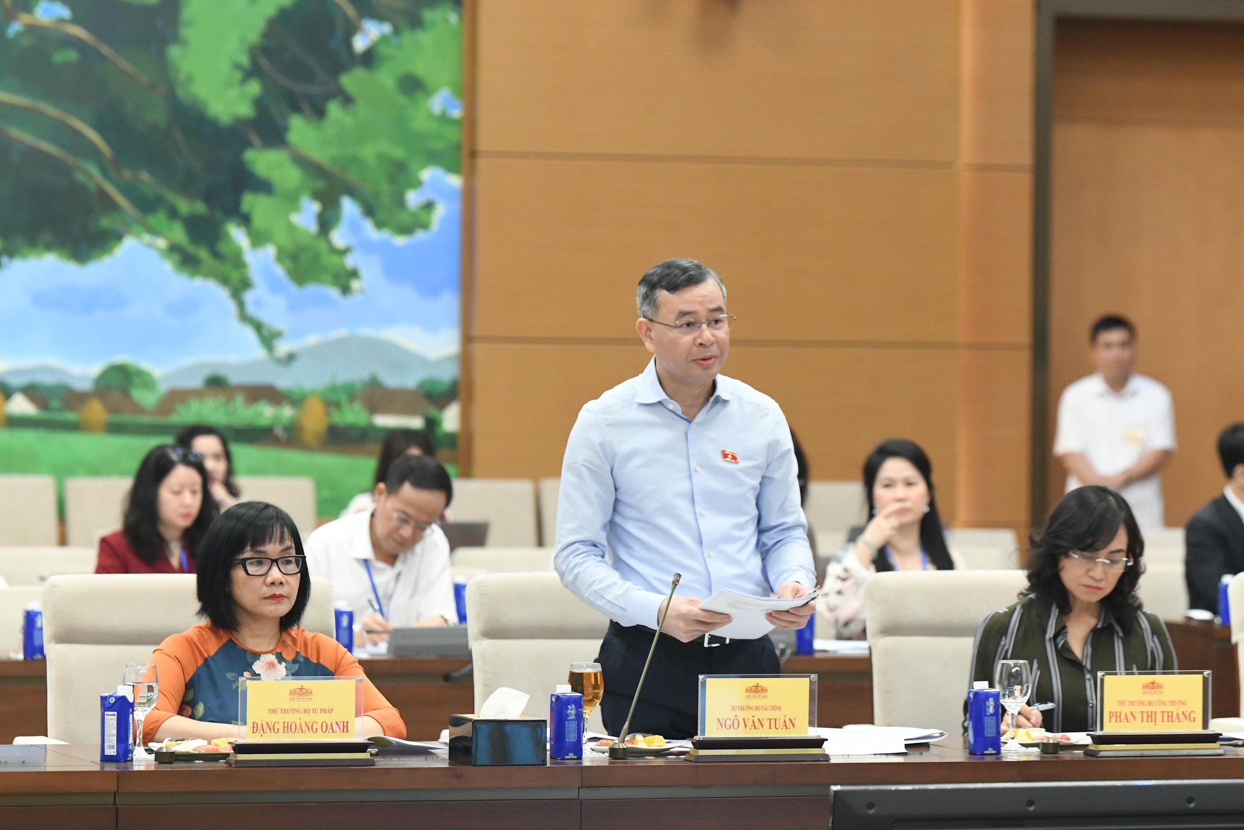 Rà soát quy định ngưỡng doanh thu miễn thuế với hộ kinh doanh - Ảnh 1.