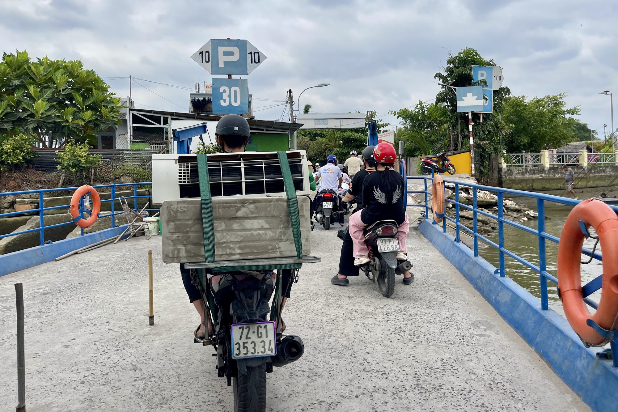 Nguy cơ lụy đò: Khách đi phà Bình Quới vẫn 