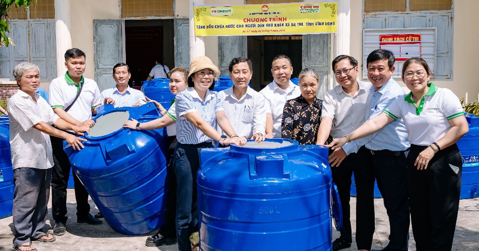 Giữ từng giọt nước giữa mùa hạn mặn: FE CREDIT đồng hành cùng người dân ĐBSCL vượt khó