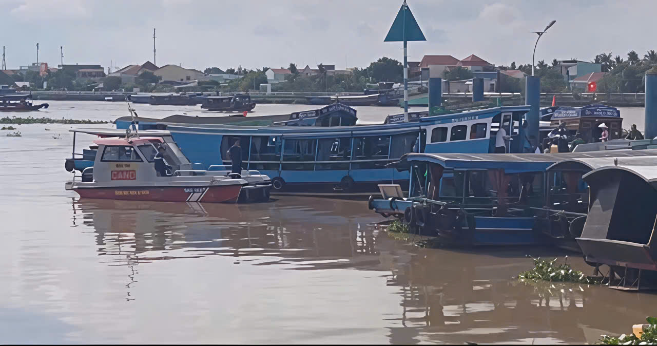 Tìm thấy thi thể 2 người rớt xuống sông sau tiệc sinh nhật trên tàu du lịch - Ảnh 1.