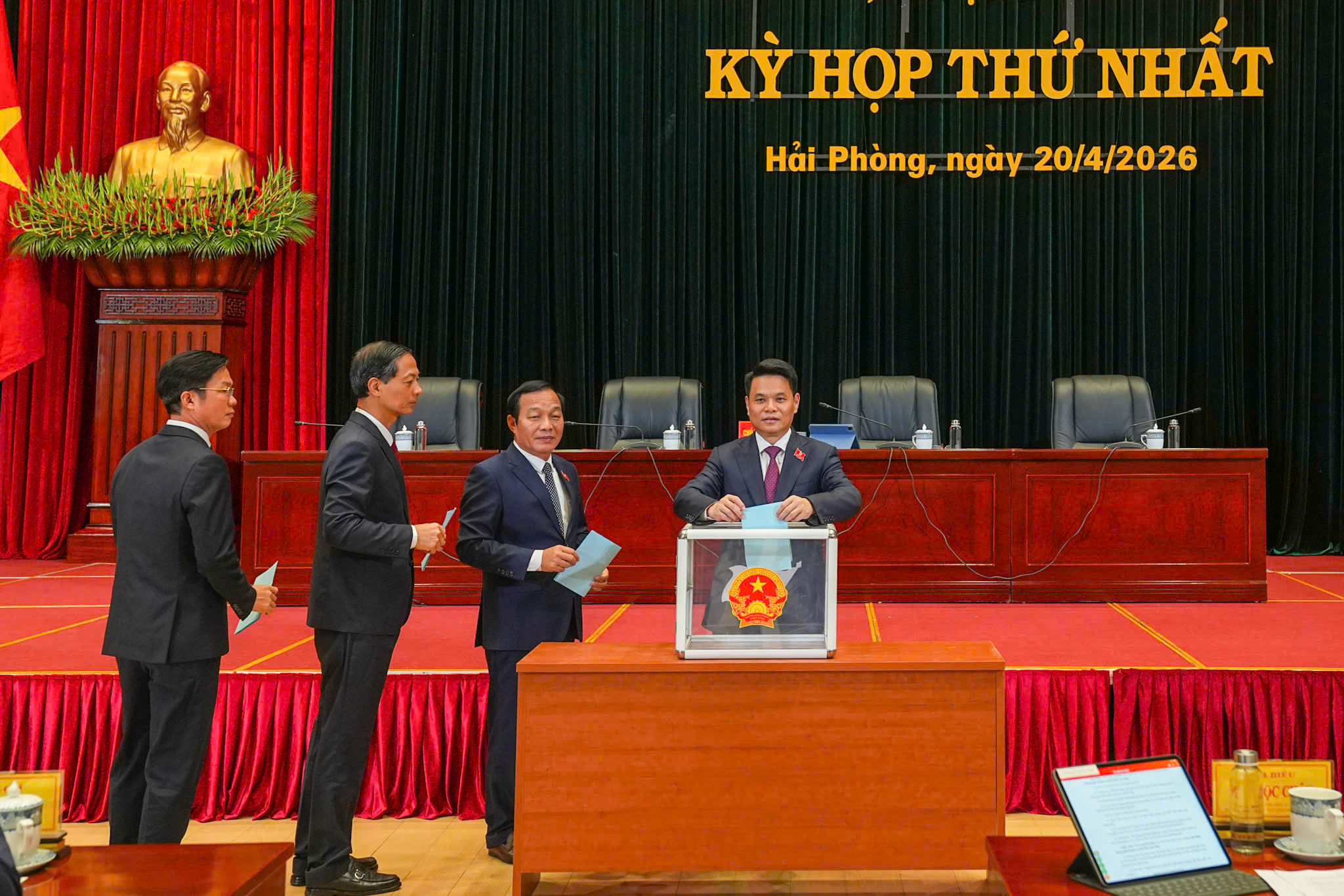 Đỗ Thành Trung được bầu làm Chủ tịch UBND TP Hải Phòng nhiệm kỳ 2026 - 2031 - Ảnh 1.