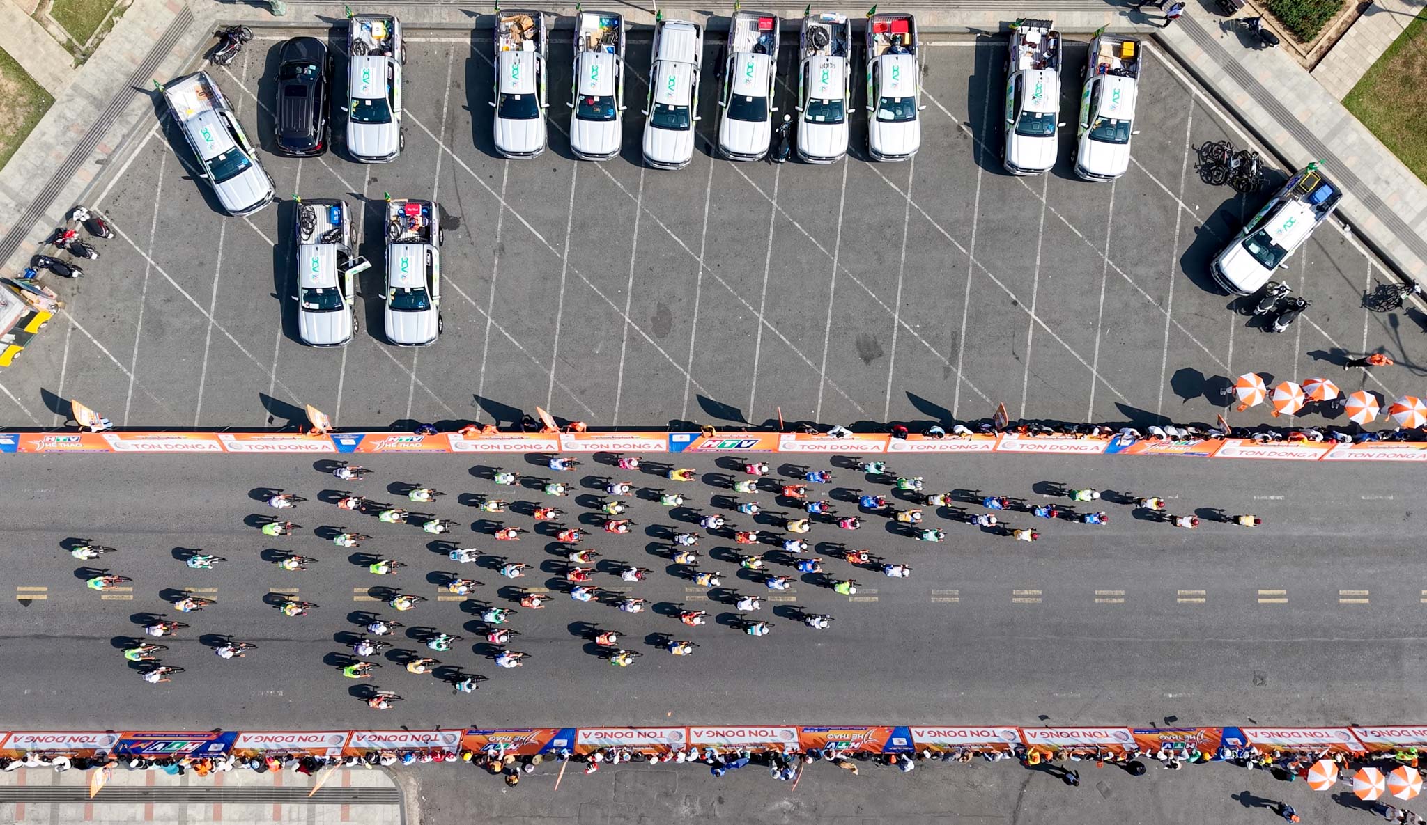 C&uacute;p truyền h&igrave;nh: Tay đua Thanh H&oacute;a thắng v&ograve;ng hồ Xu&acirc;n Hương - Ảnh 4.