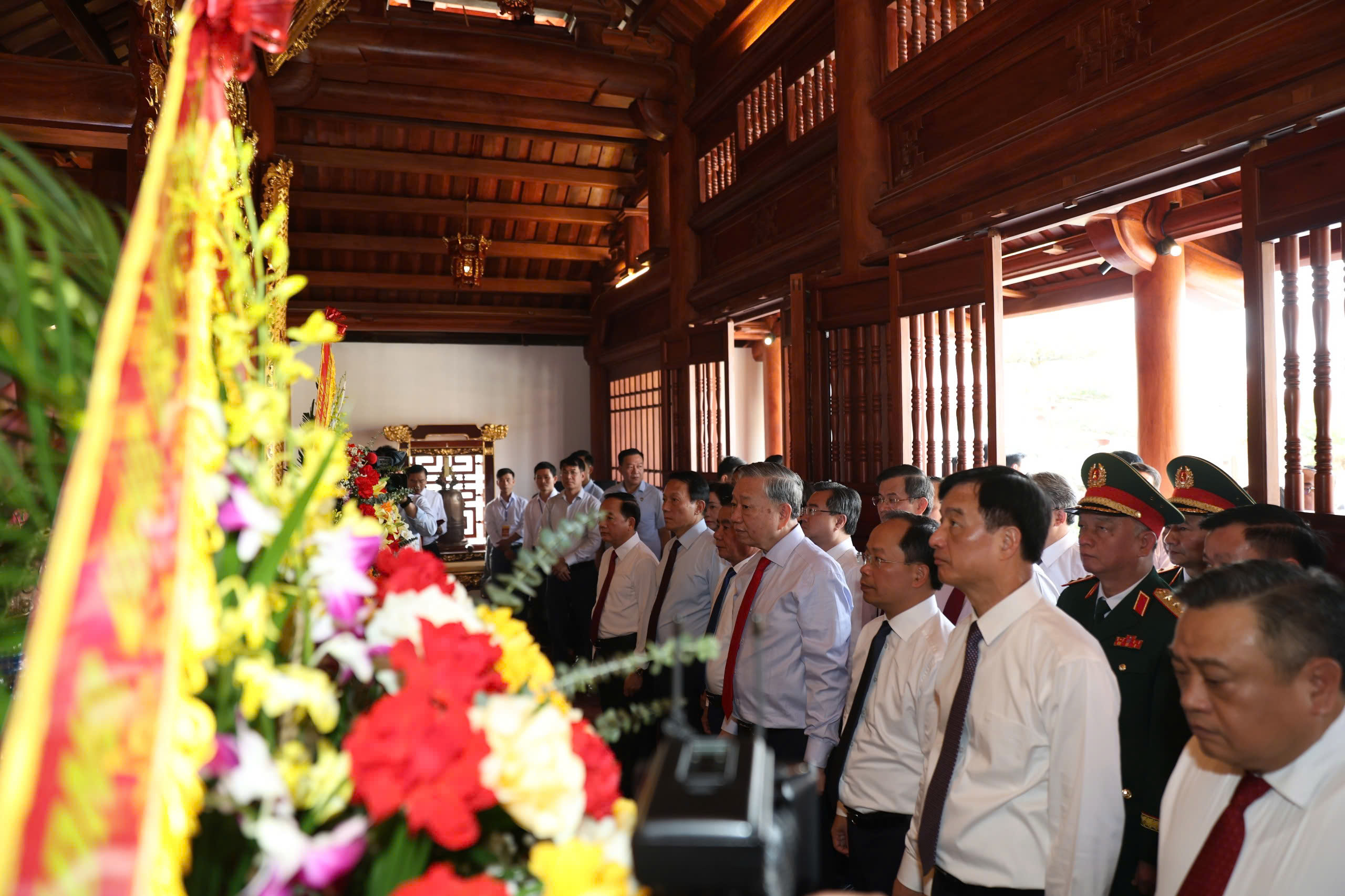 Tổng Bí thư, Chủ tịch nước Tô Lâm dâng hương tưởng nhớ cố Tổng Bí thư Hà Huy Tập tại Hà Tĩnh - Ảnh 2.