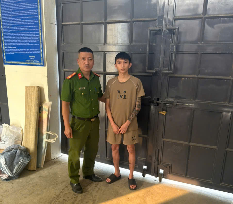 Vận động thành công đối tượng trốn nã Lê Đức Mạnh ra đầu thú - Ảnh 1.