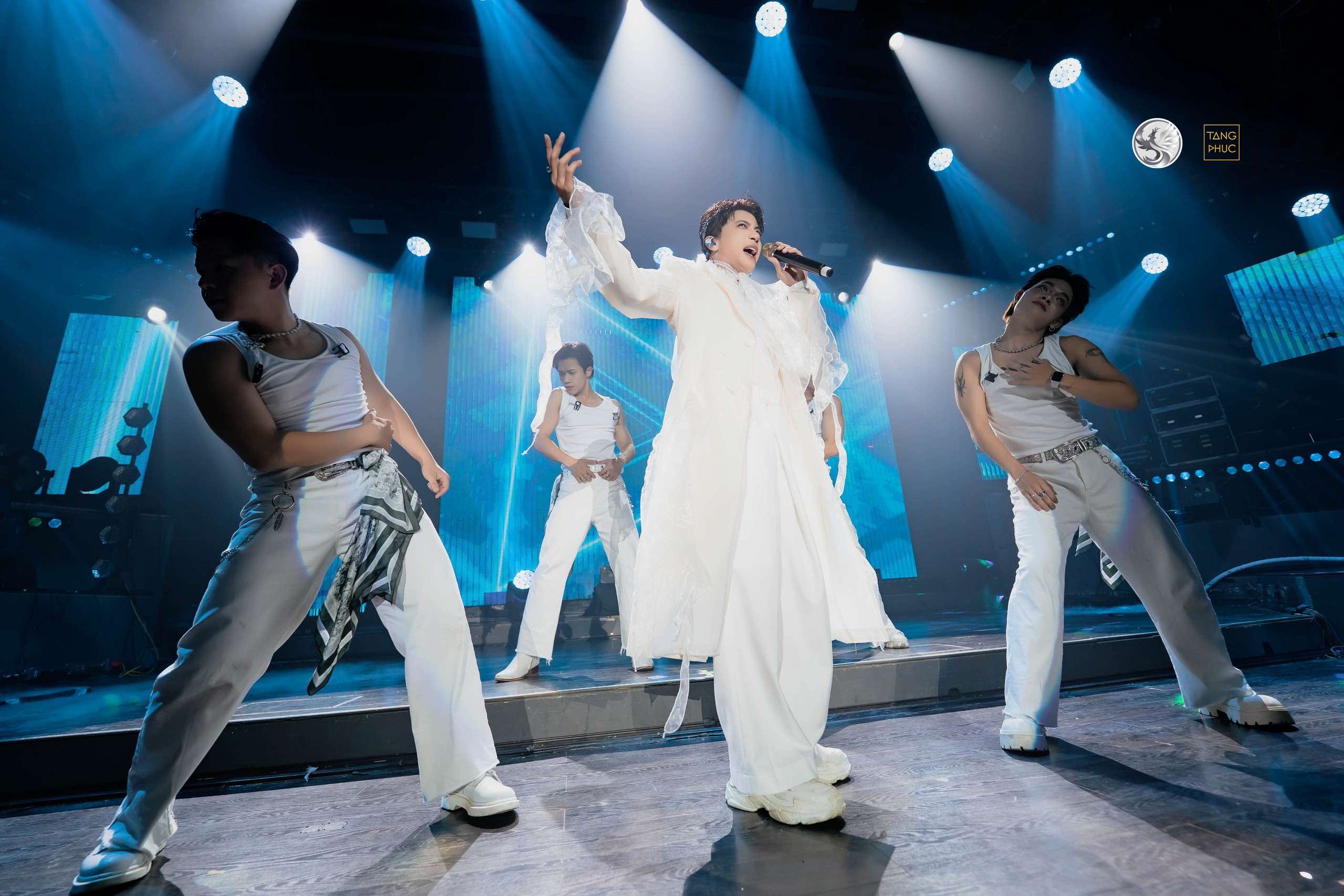 Nhạc sĩ Huỳnh Quốc Huy: 