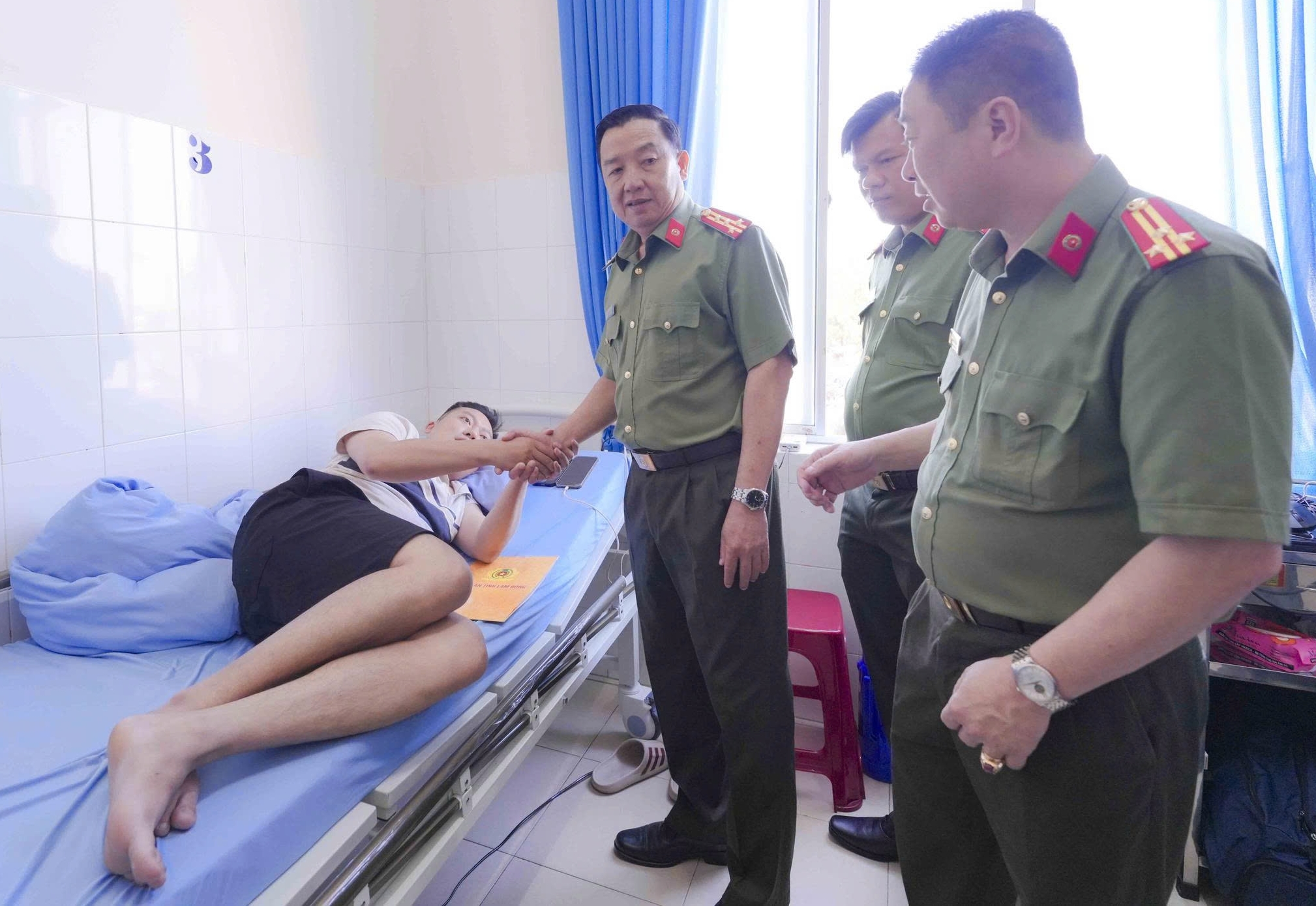 Đại úy Cảnh sát PCCC bị thương khi dập tắt đám cháy ở Đà Lạt - Ảnh 2.