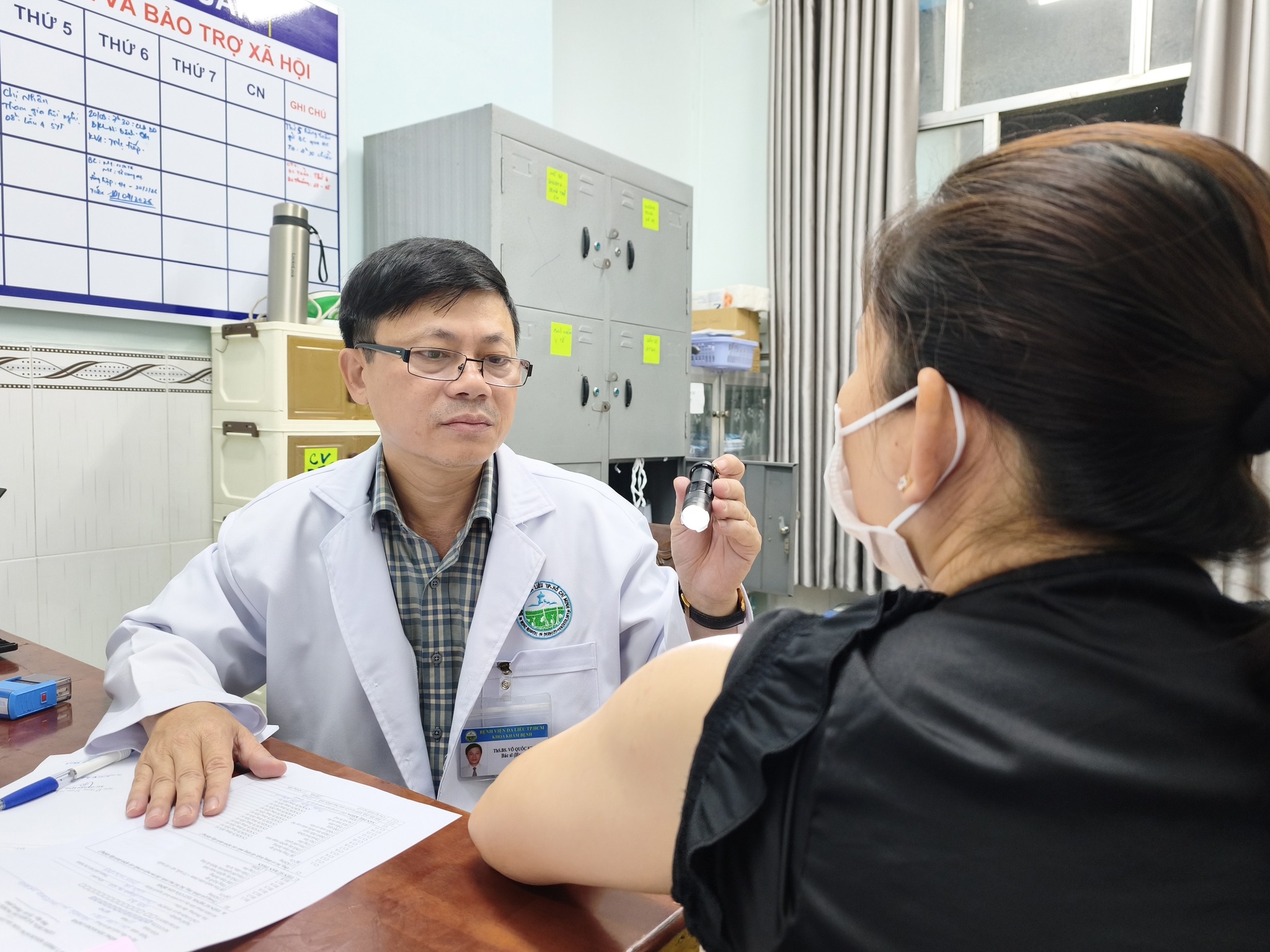 Thời tiết nắng nóng, bệnh da liễu tăng đột biến - Ảnh 1.